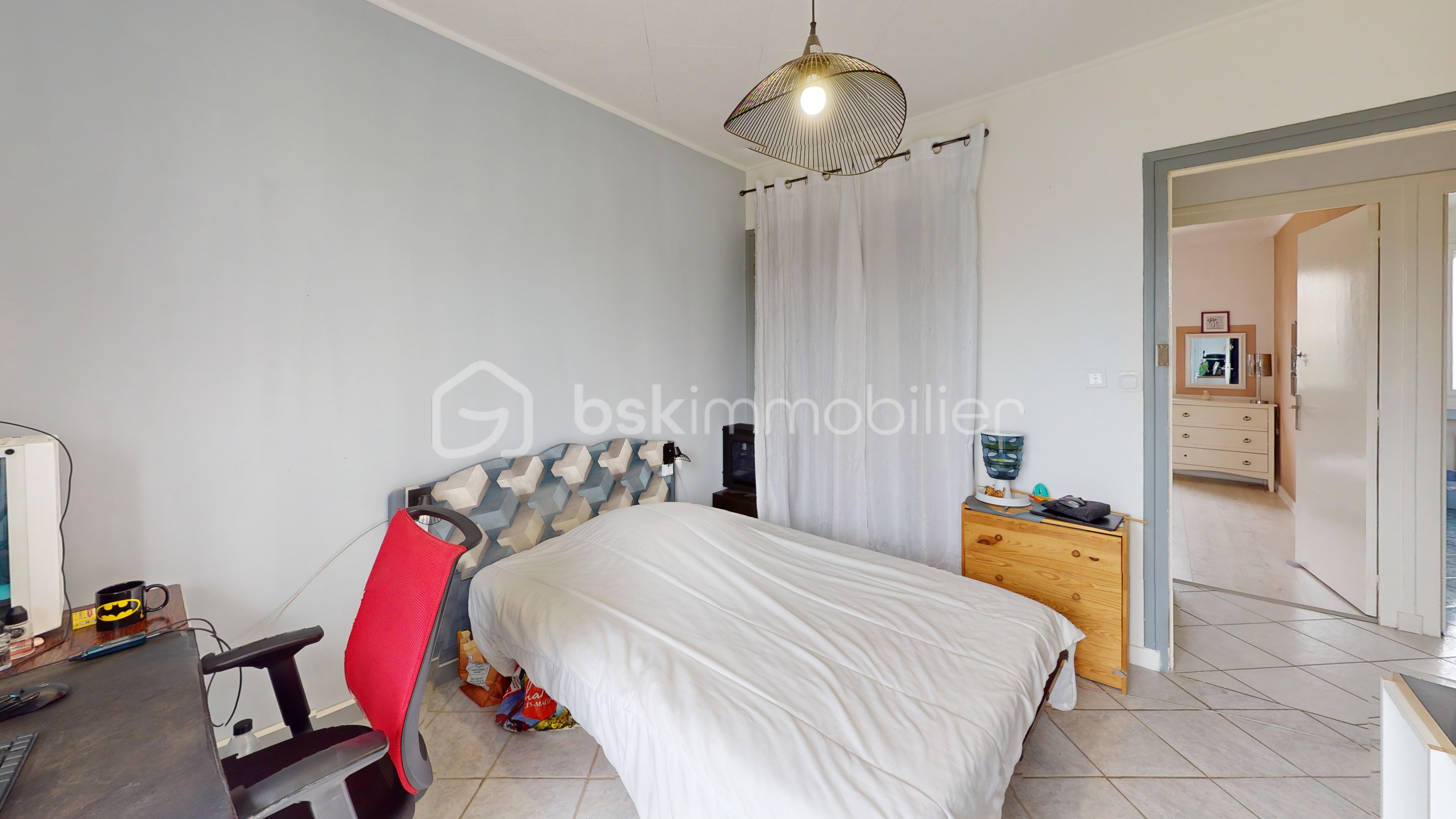 Maison de 196 m² - Maison-a-vendre-HURIGNY-71-Bedroom 6.jpg