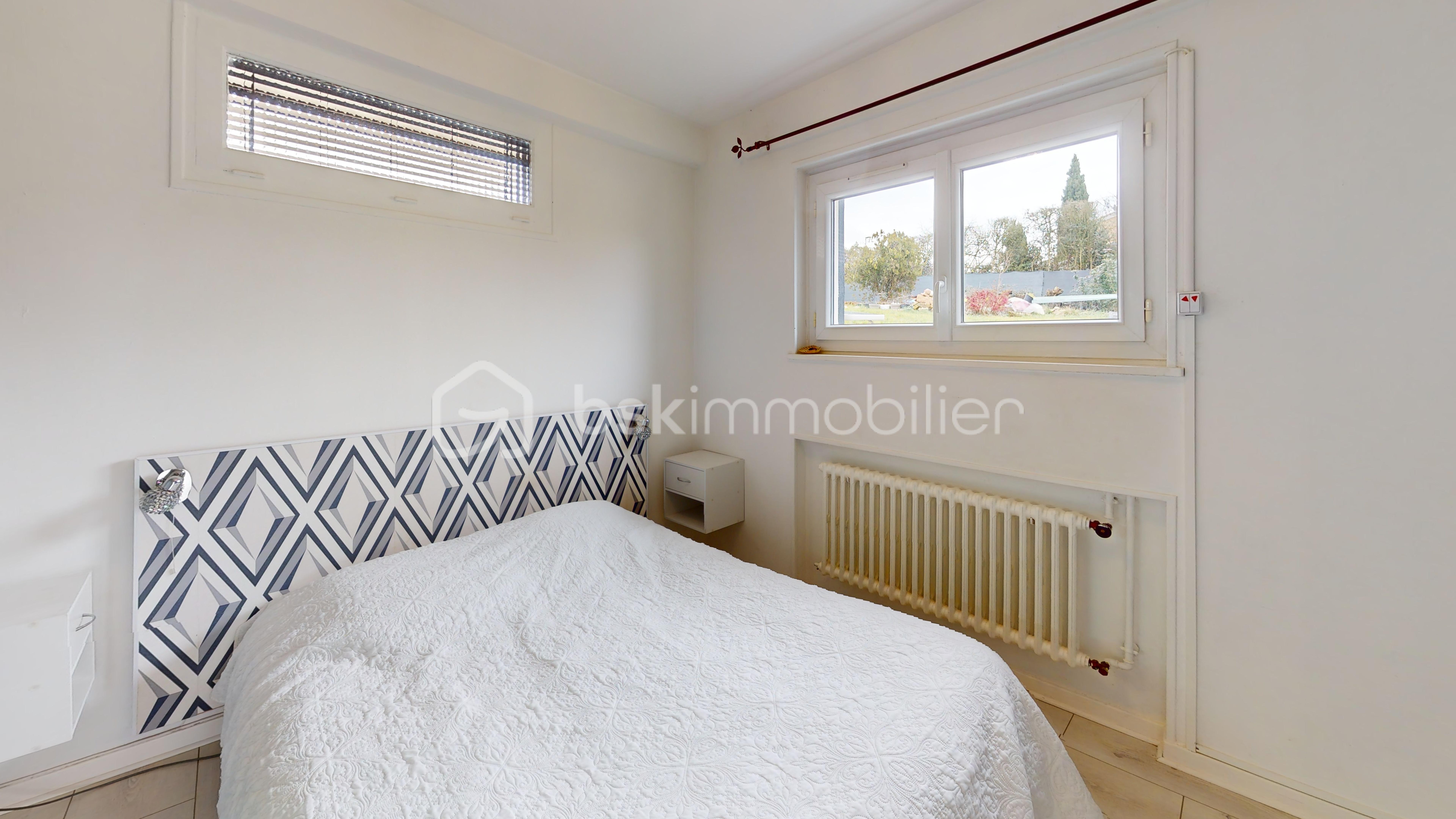 Maison de 196 m² - Maison-a-vendre-HURIGNY-71-Bedroom 3.jpg