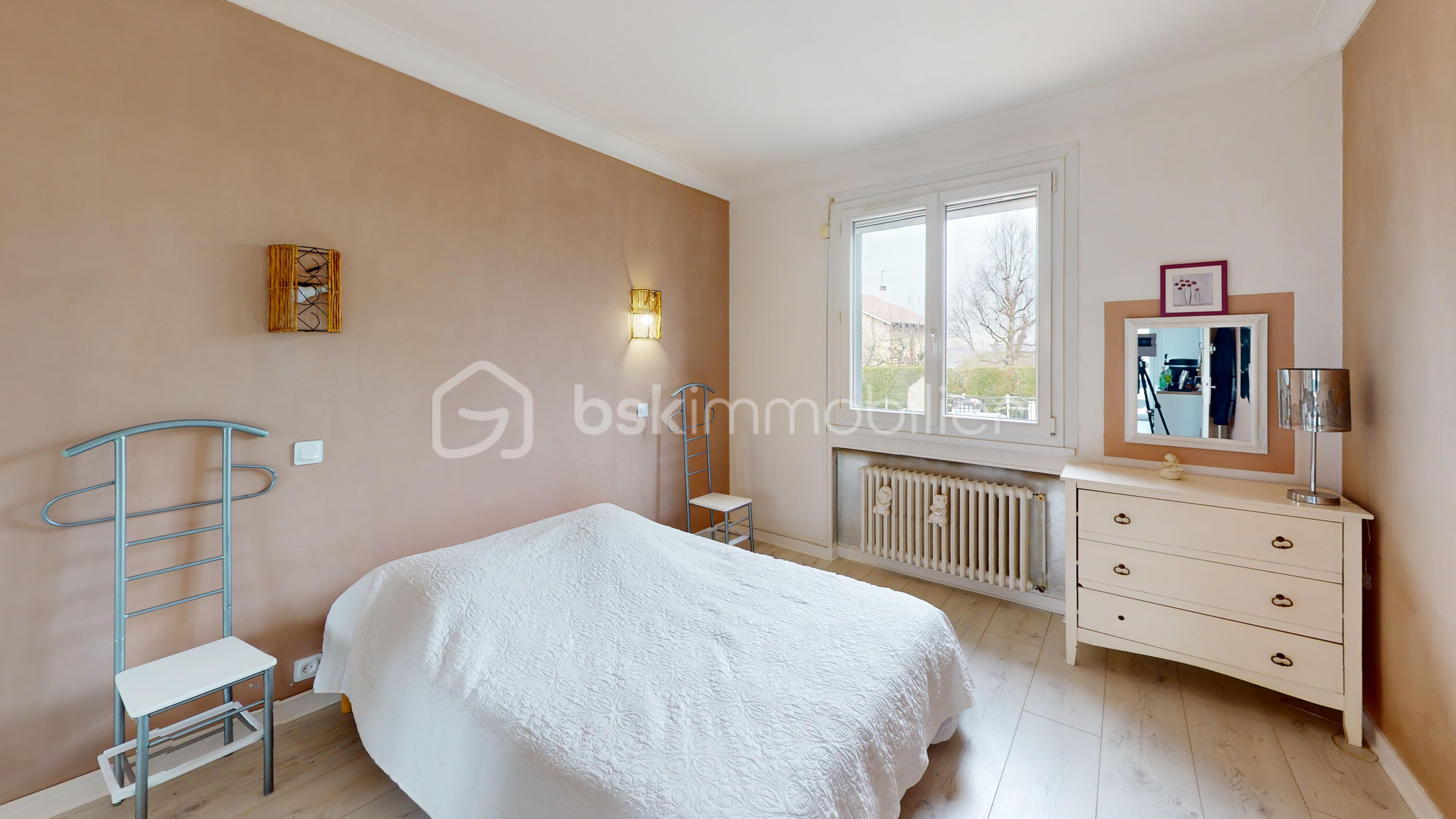 Maison de 196 m² - Maison-a-vendre-HURIGNY-71-Bedroom 10.jpg