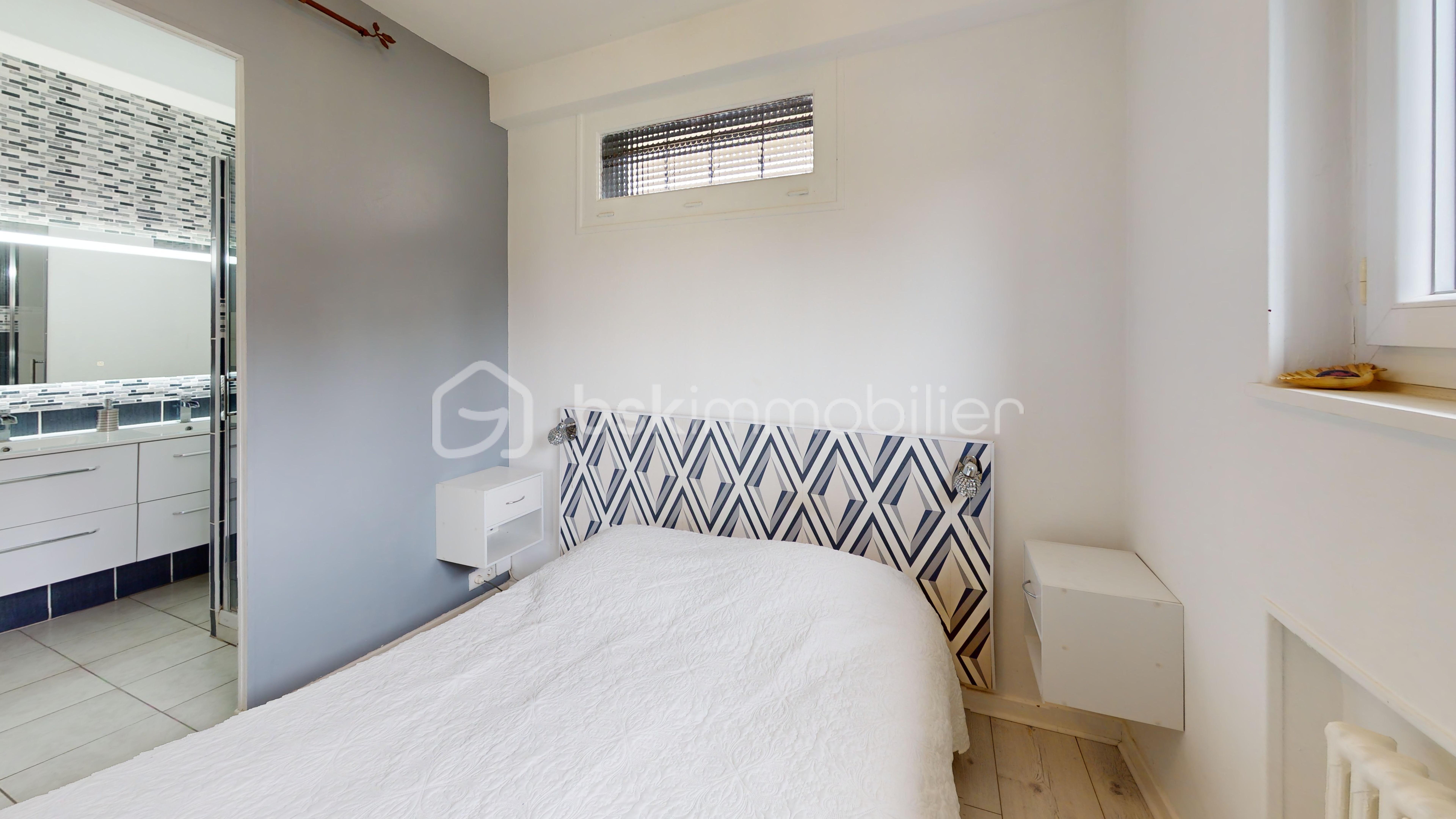 Maison de 196 m² - Maison-a-vendre-HURIGNY-71-Bedroom 4.jpg