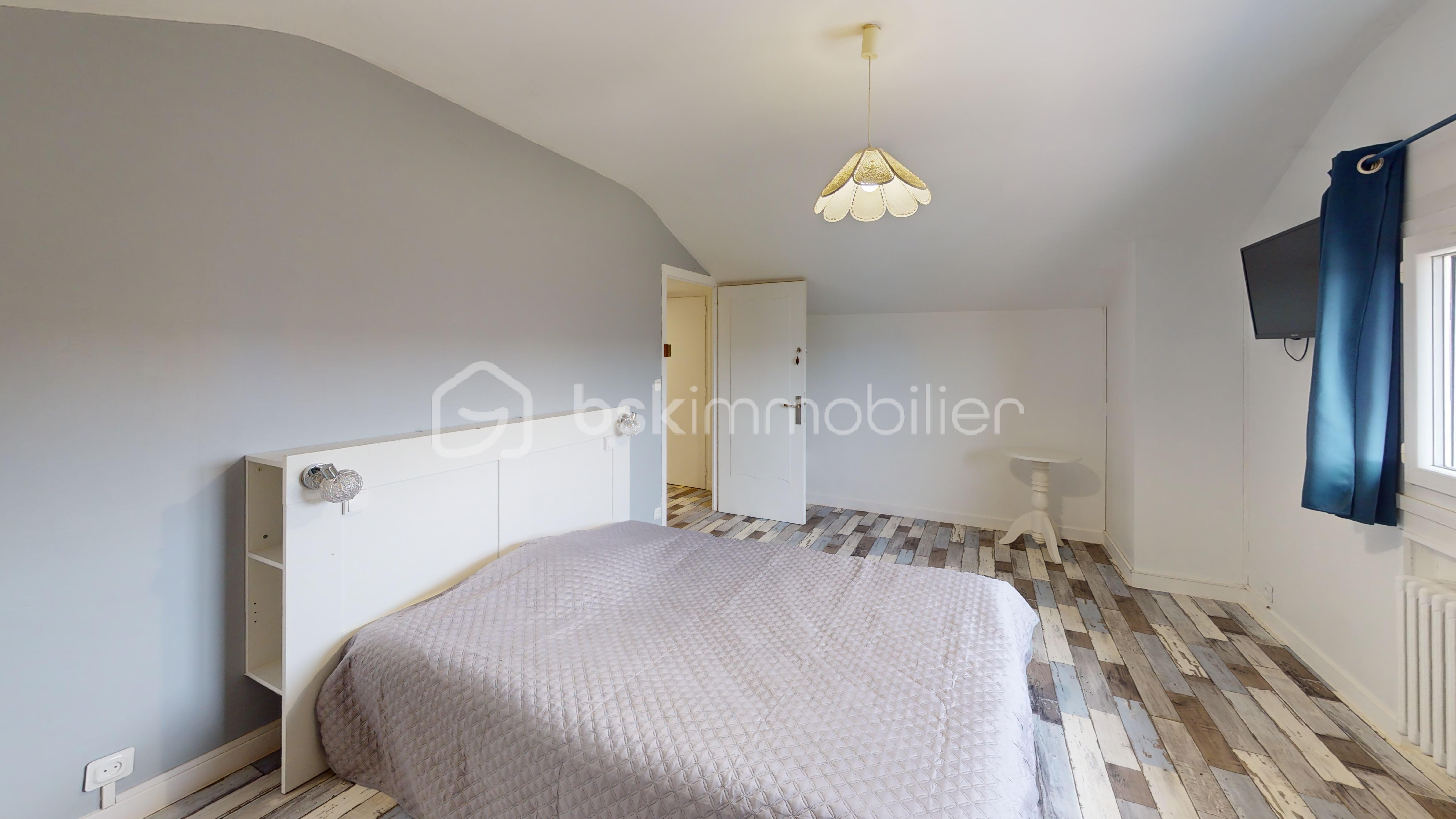 Maison de 196 m² - Maison-a-vendre-HURIGNY-71-Bedroom 8.jpg