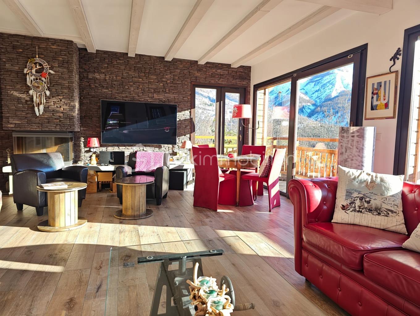 Chalet de 315 m² - 331bba1ec2063cd-1.png