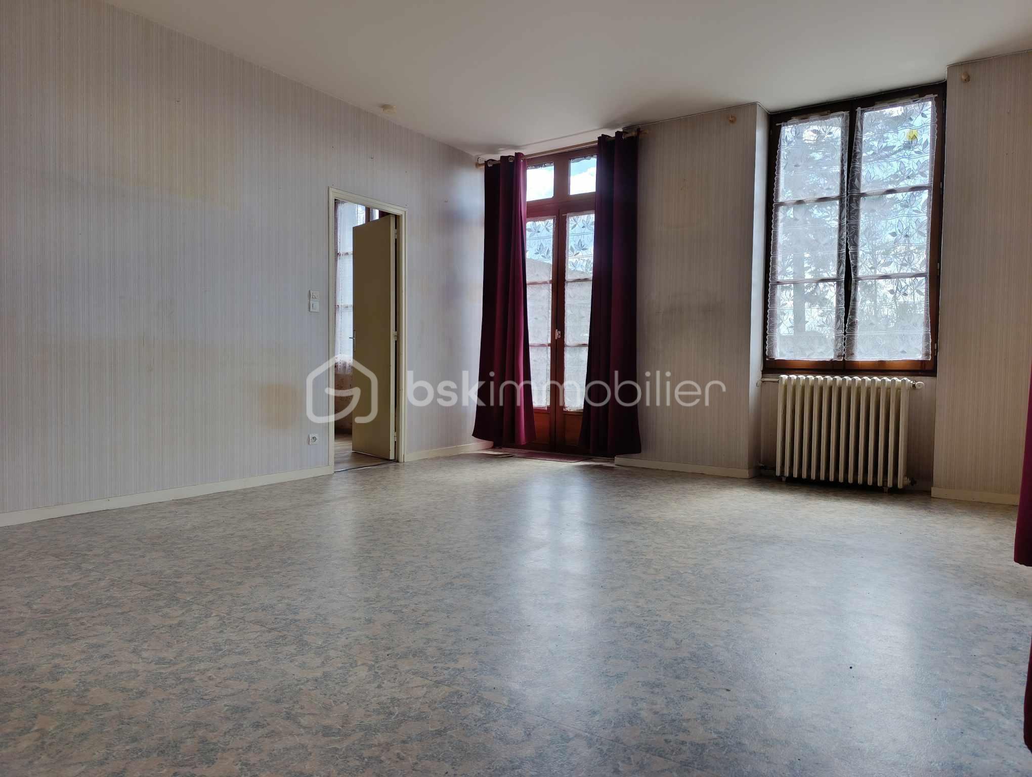 Immeuble mixte de 247,99 m² - 487141256_1634690261255258_3125972281853278134_n.jpg