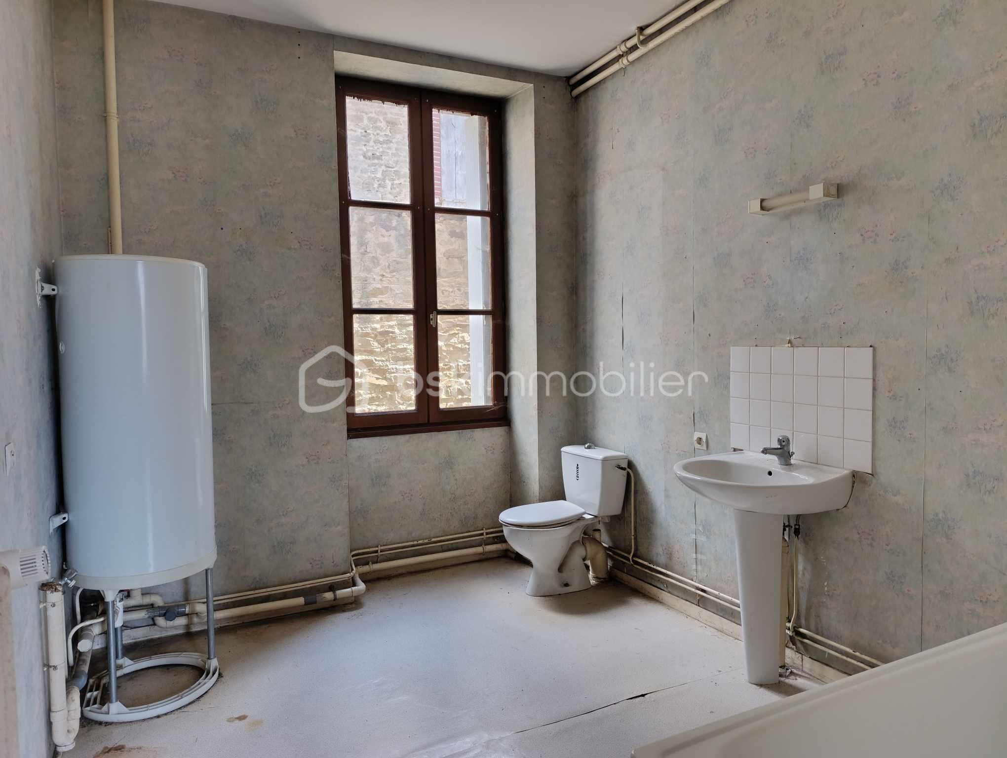 Immeuble mixte de 247,99 m² - 483331302_1171816574207417_2362049006393354279_n.jpg