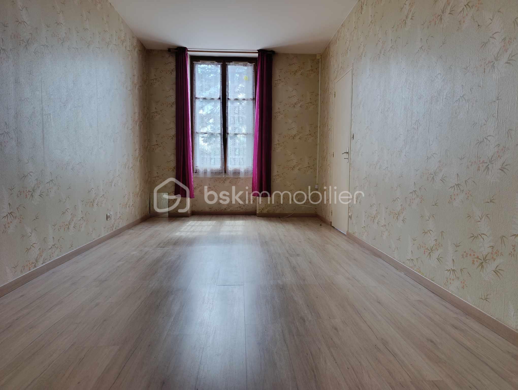 Immeuble mixte de 247,99 m² - 485252328_605148375877430_6407844398779352292_n.jpg