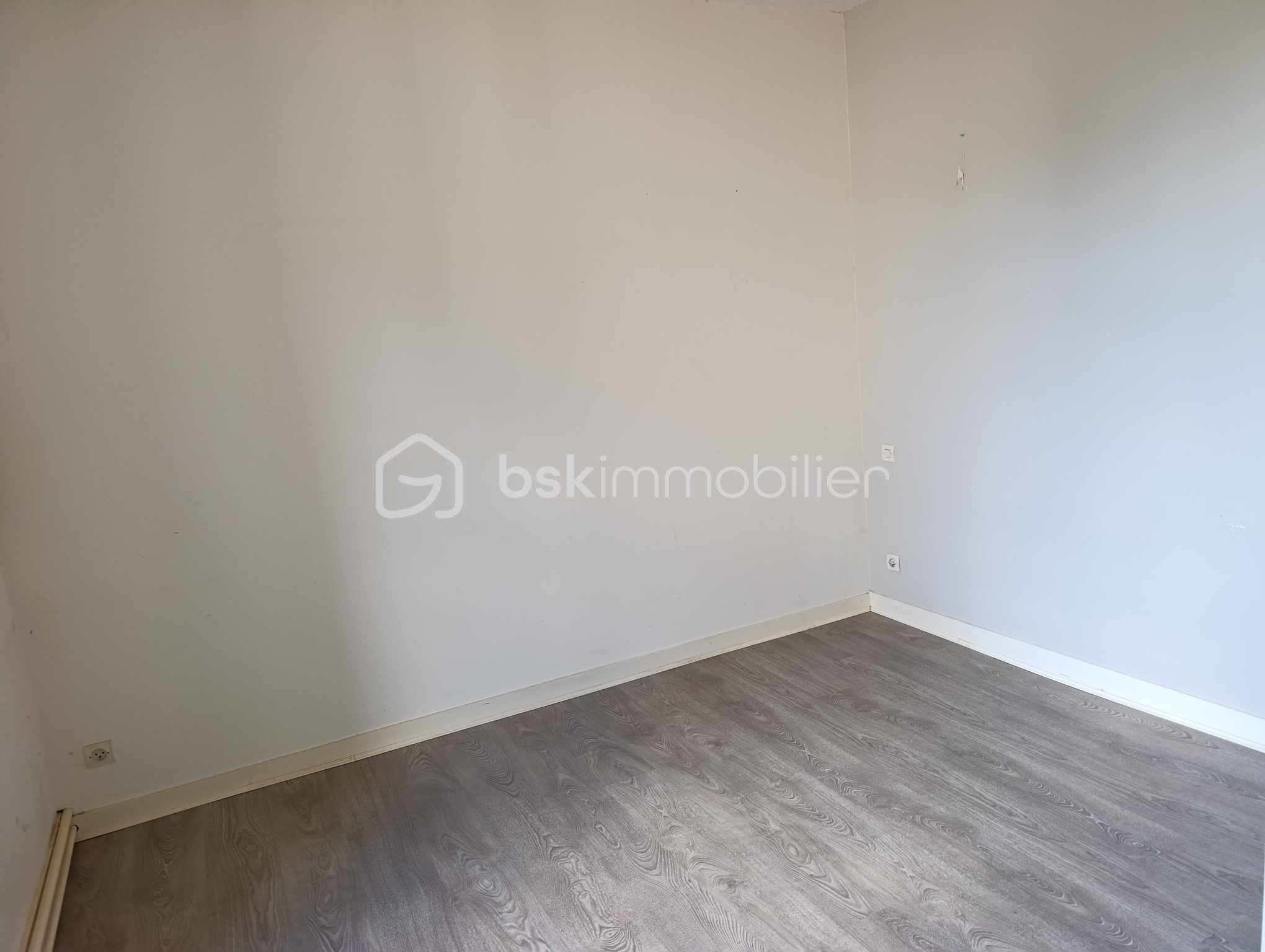 Immeuble mixte de 247,99 m² - 491098121_1190441435884344_9048686781393913277_n - Copie.jpg