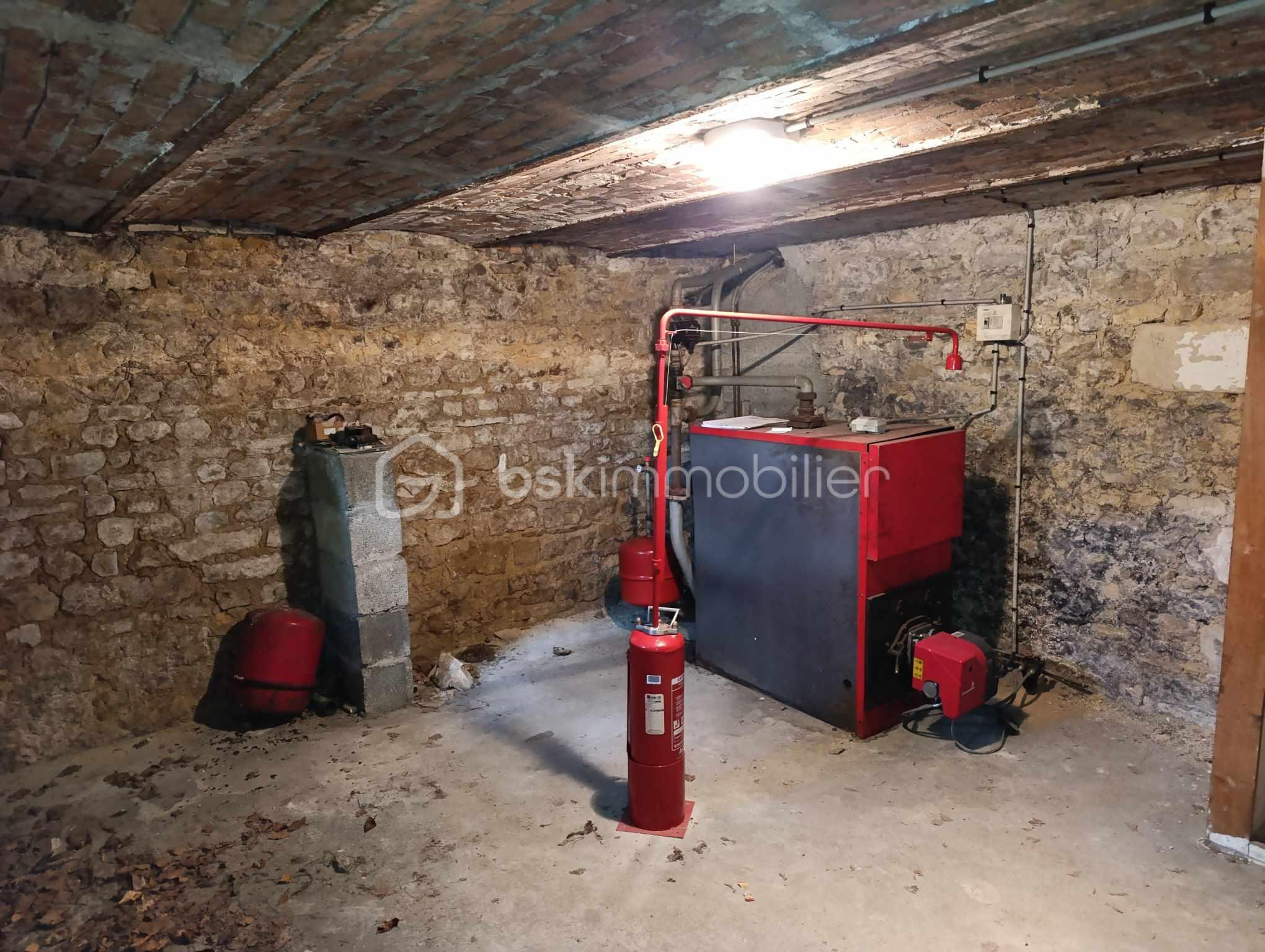 Immeuble mixte de 247,99 m² - 483208480_1213790400302430_805340949205921481_n.jpg