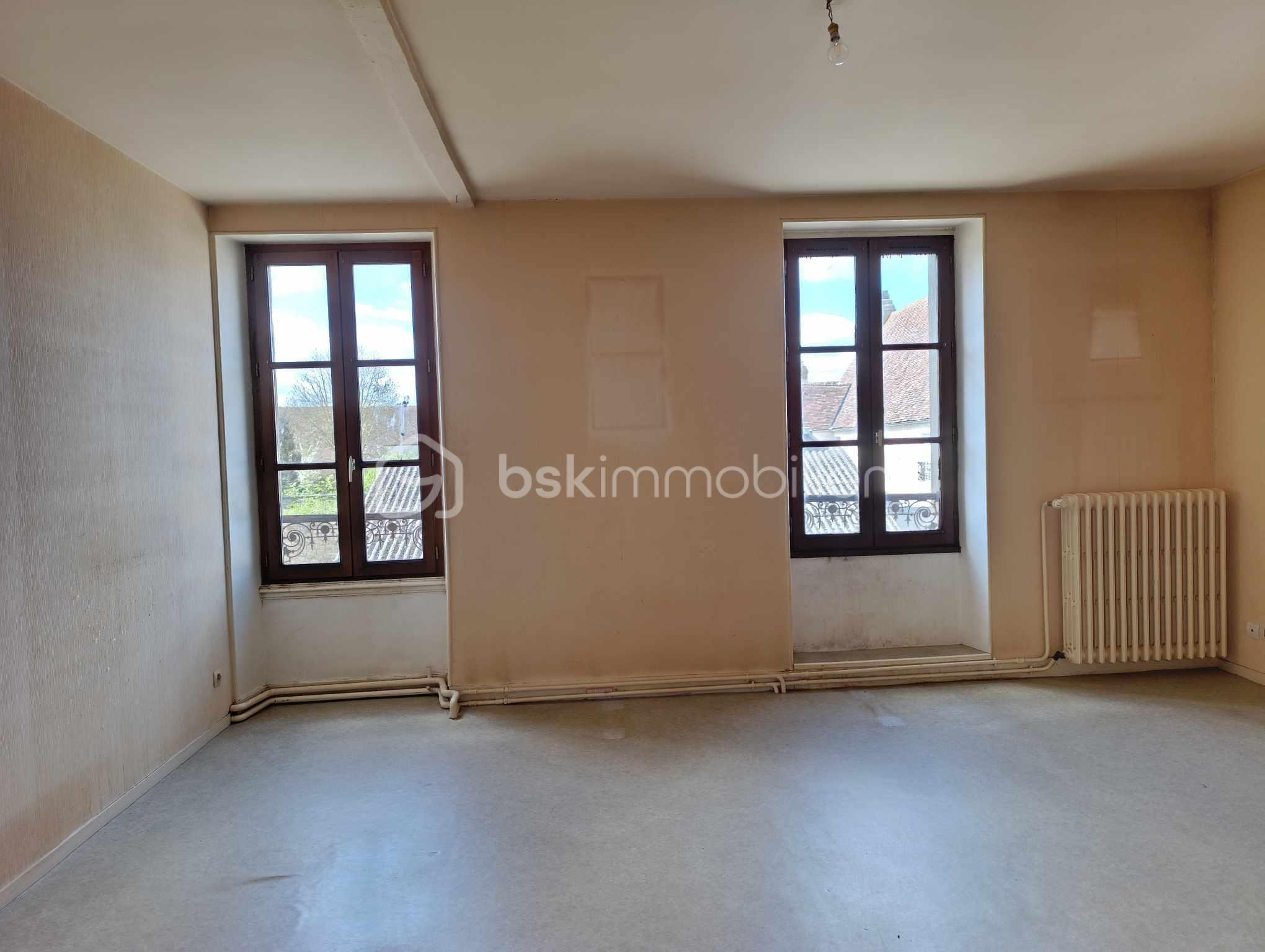 Immeuble mixte de 247,99 m² - 485276400_1403041367547298_2330451016686484905_n.jpg