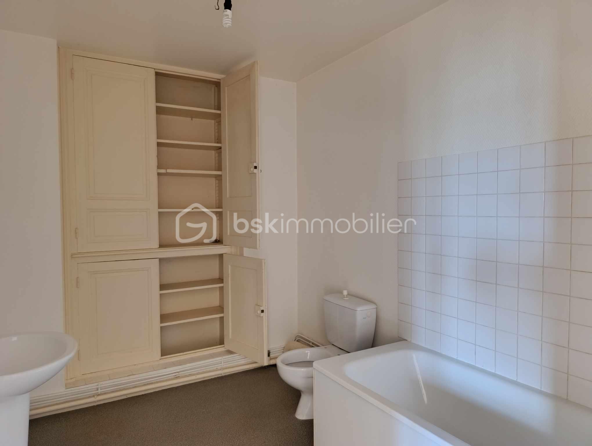 Immeuble mixte de 247,99 m² - 484824782_1825008371615286_5923467071416508020_n.jpg