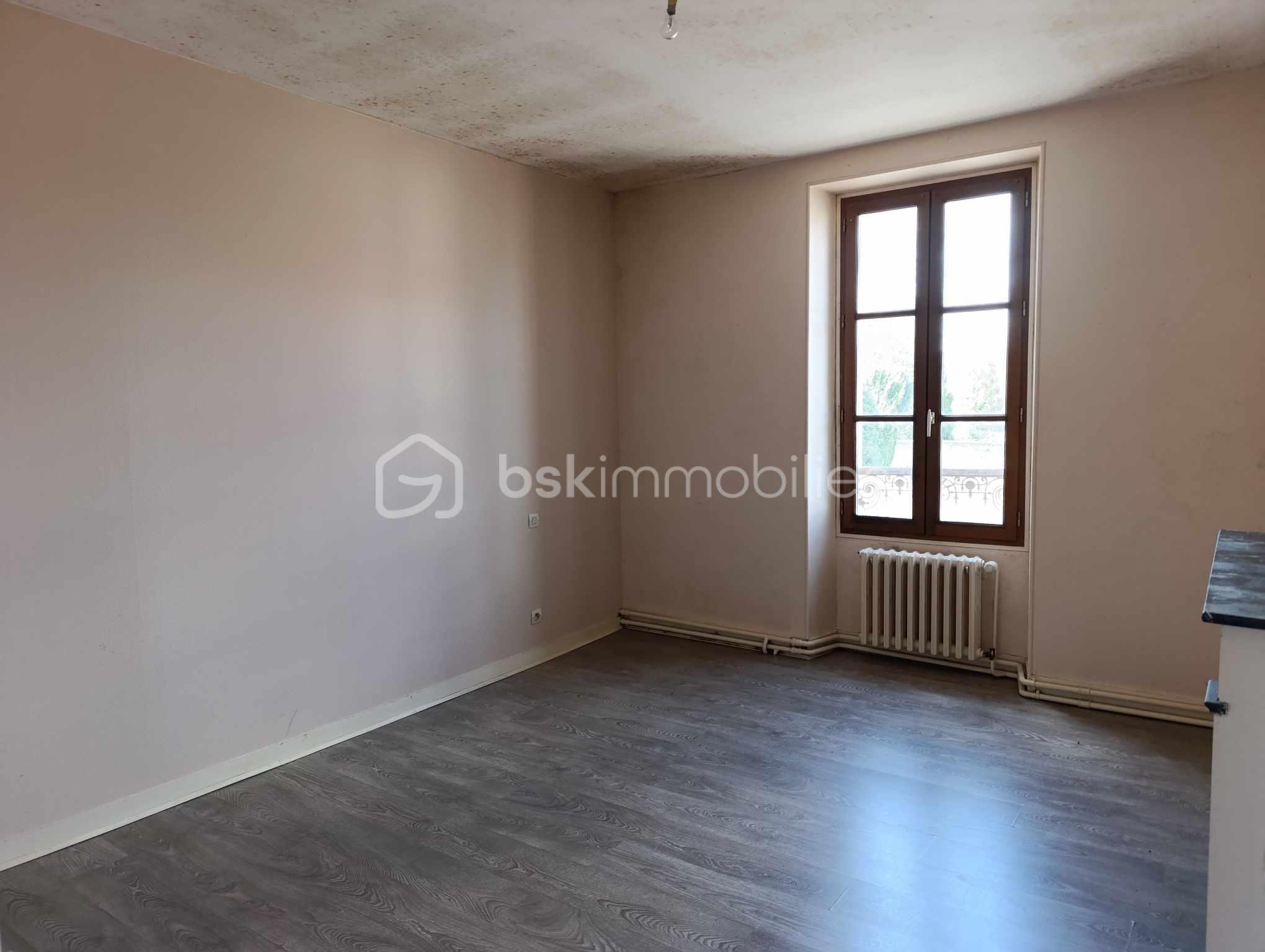 Immeuble mixte de 247,99 m² - 484128017_1728727454743880_6932797671423490514_n.jpg