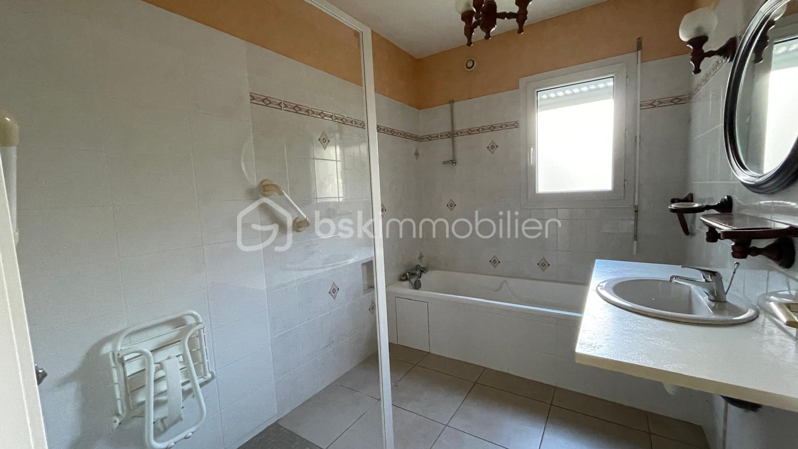 SALLE DE BAIN RDC 1.jpeg