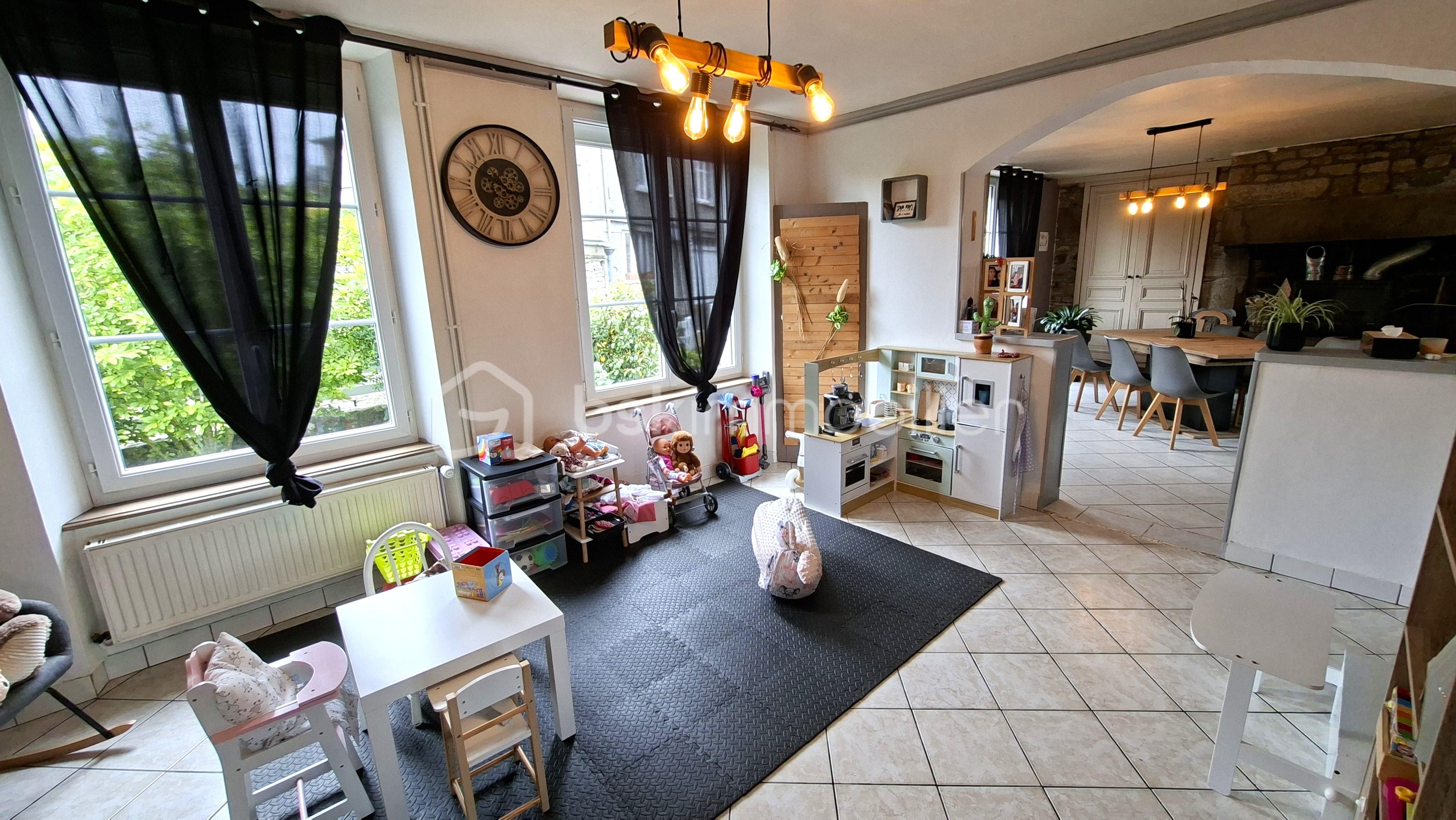 JC salle de jeux vers salle .jpg