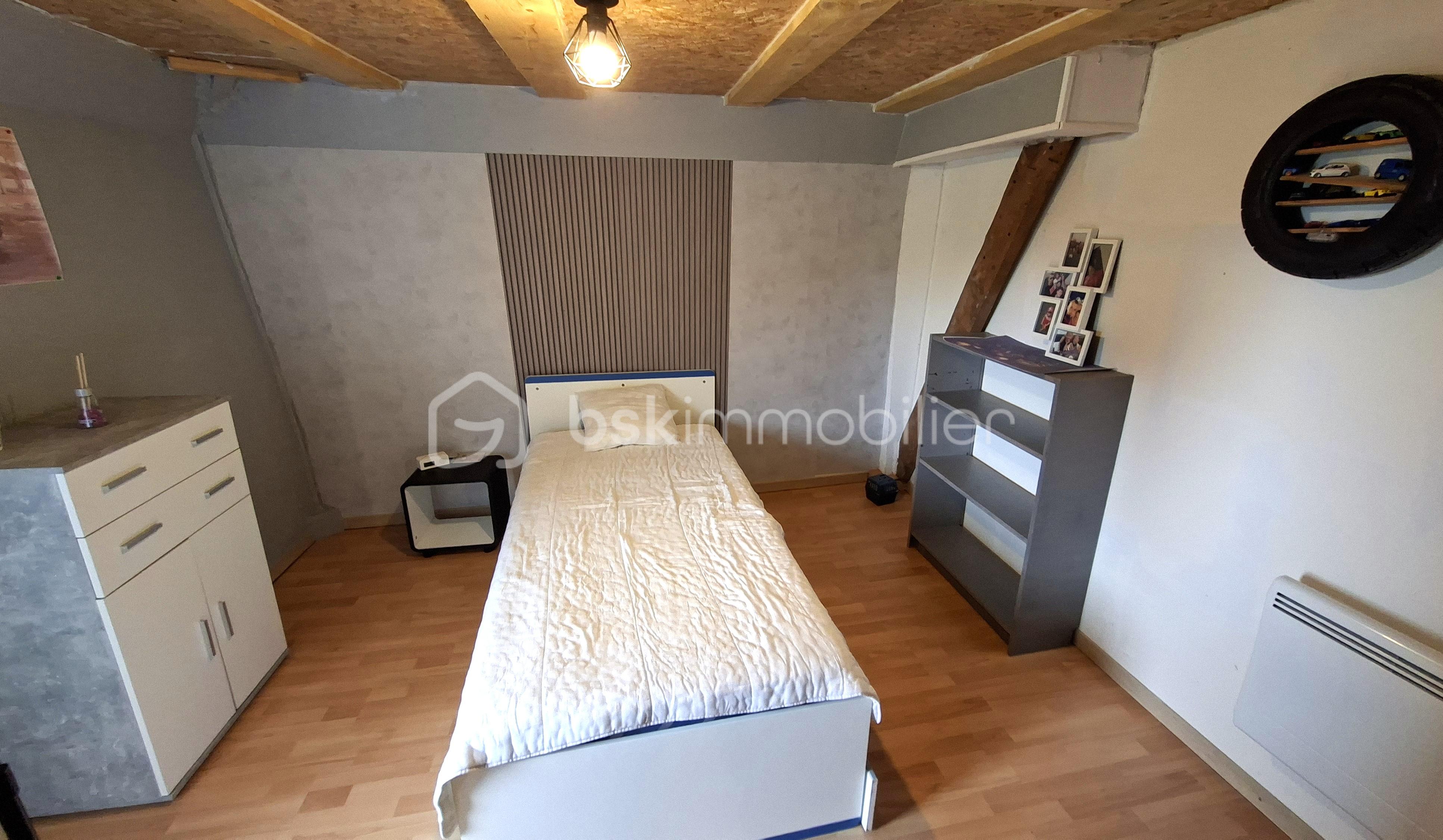 JC chambre rénovée 1 2ème étage .jpg