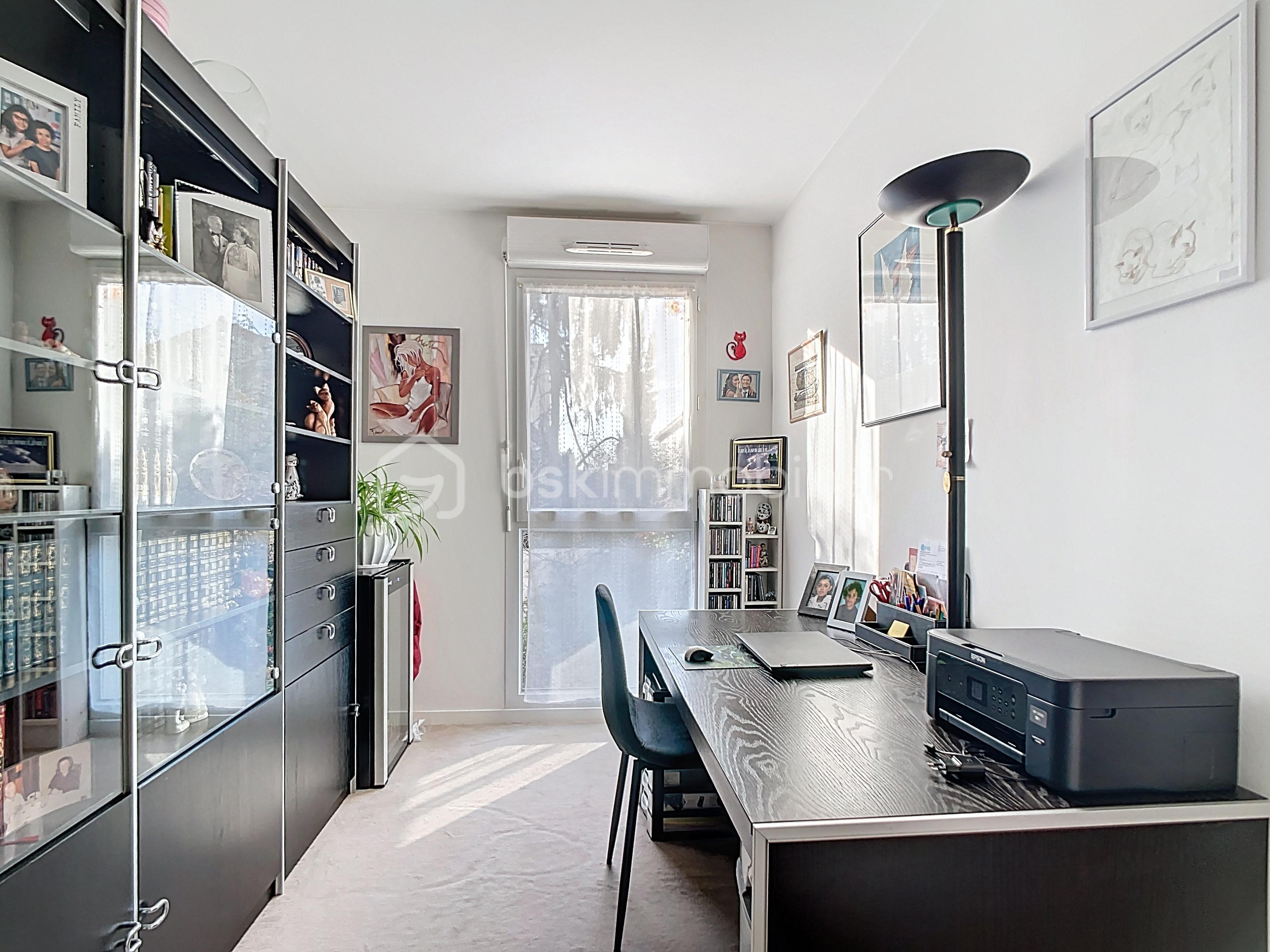 Appartement de 81 m² - t4-balcon-26-rue-pasteur-92000-nanterre-france_00001_257cf1b.jpg