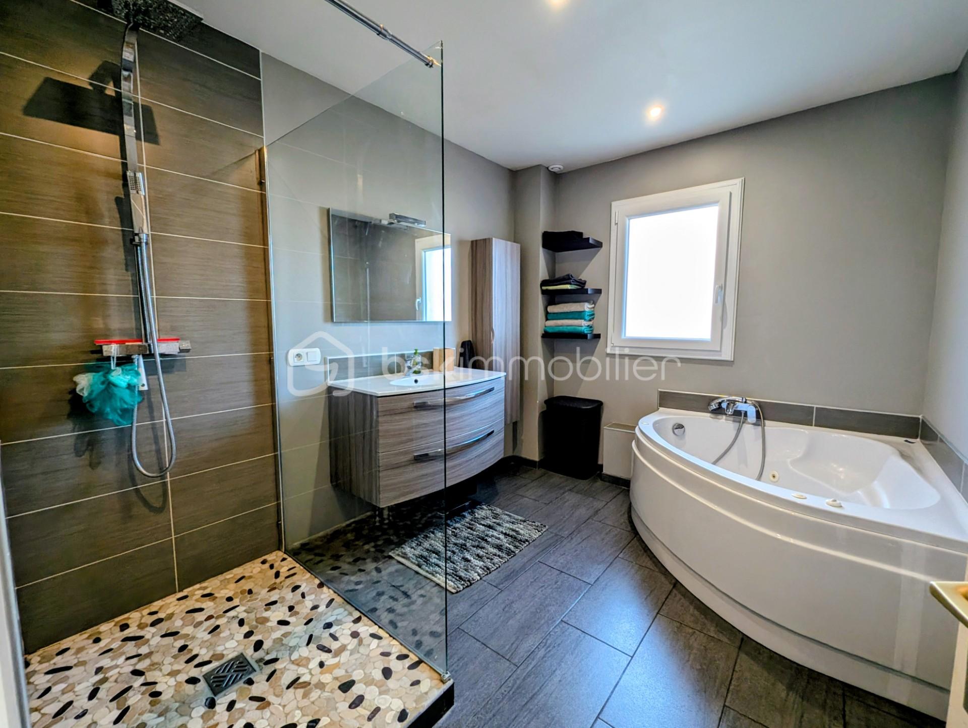 Maison de 140 m² - Salle de bains rdc 1-2.jfif