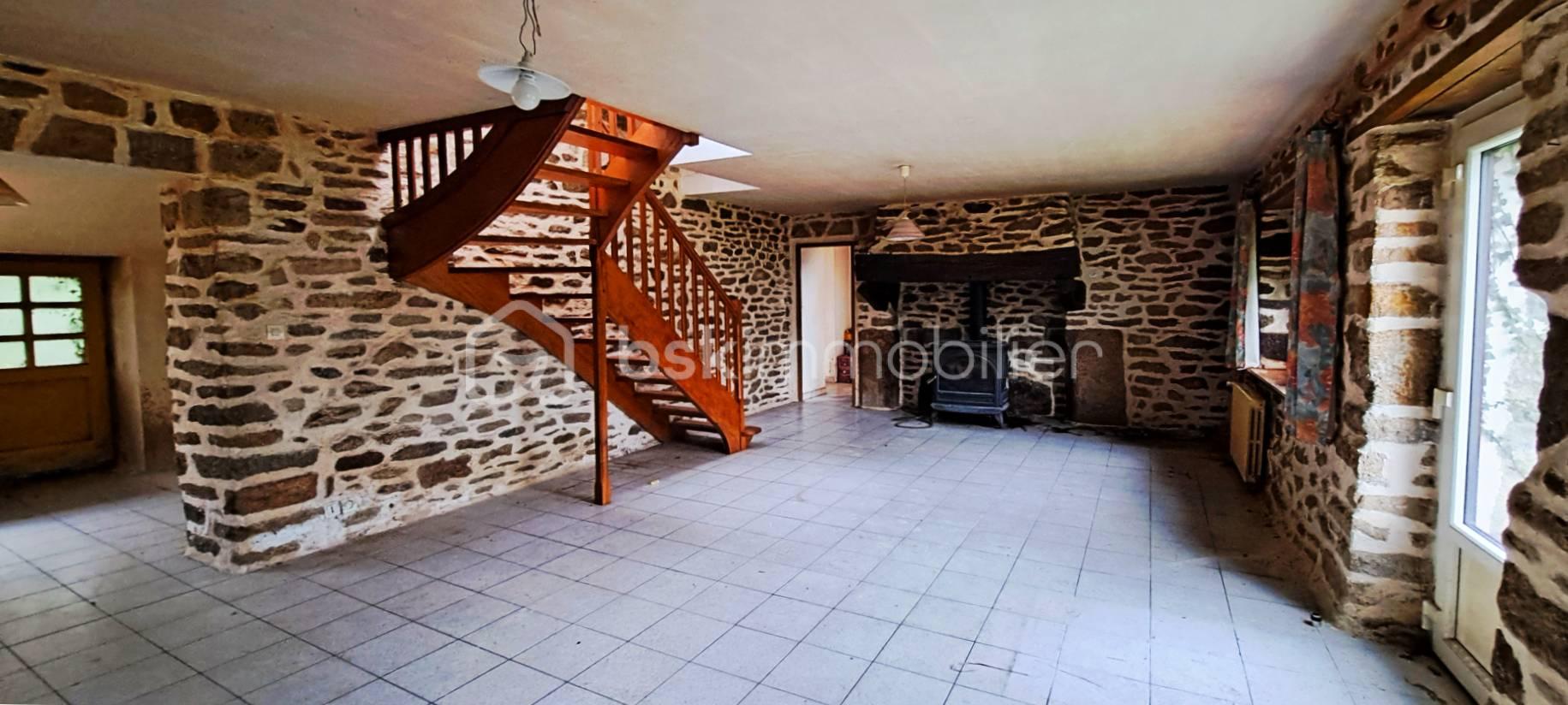 Maison en pierre de 98 m² - salle 2.jpg