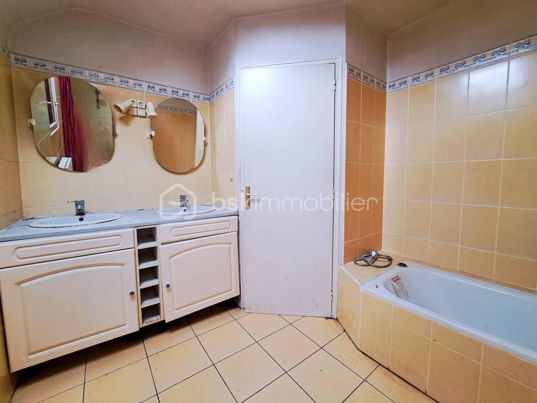 Maison en pierre de 98 m² - salle de bains rdc 2.jpg