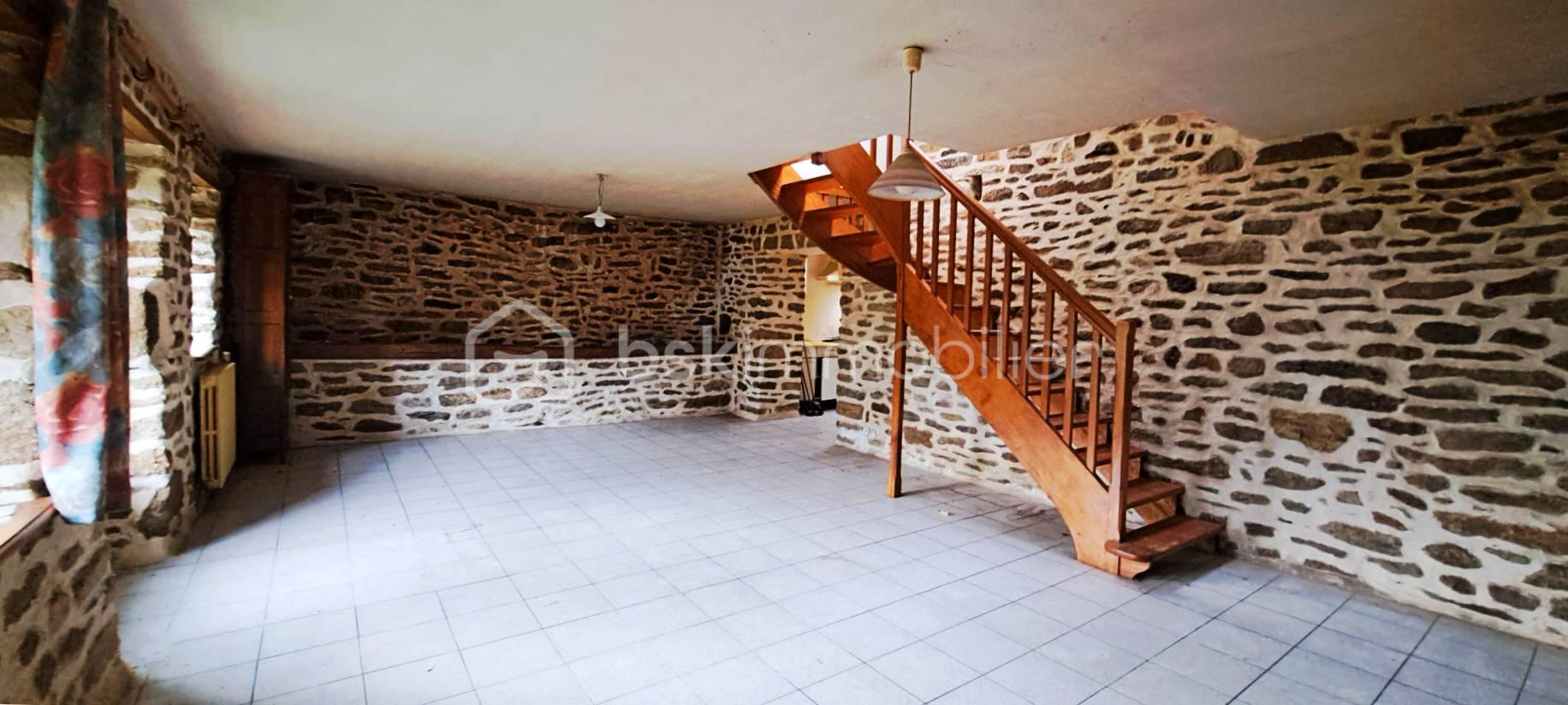 Maison en pierre de 98 m² - salle 1.jpg