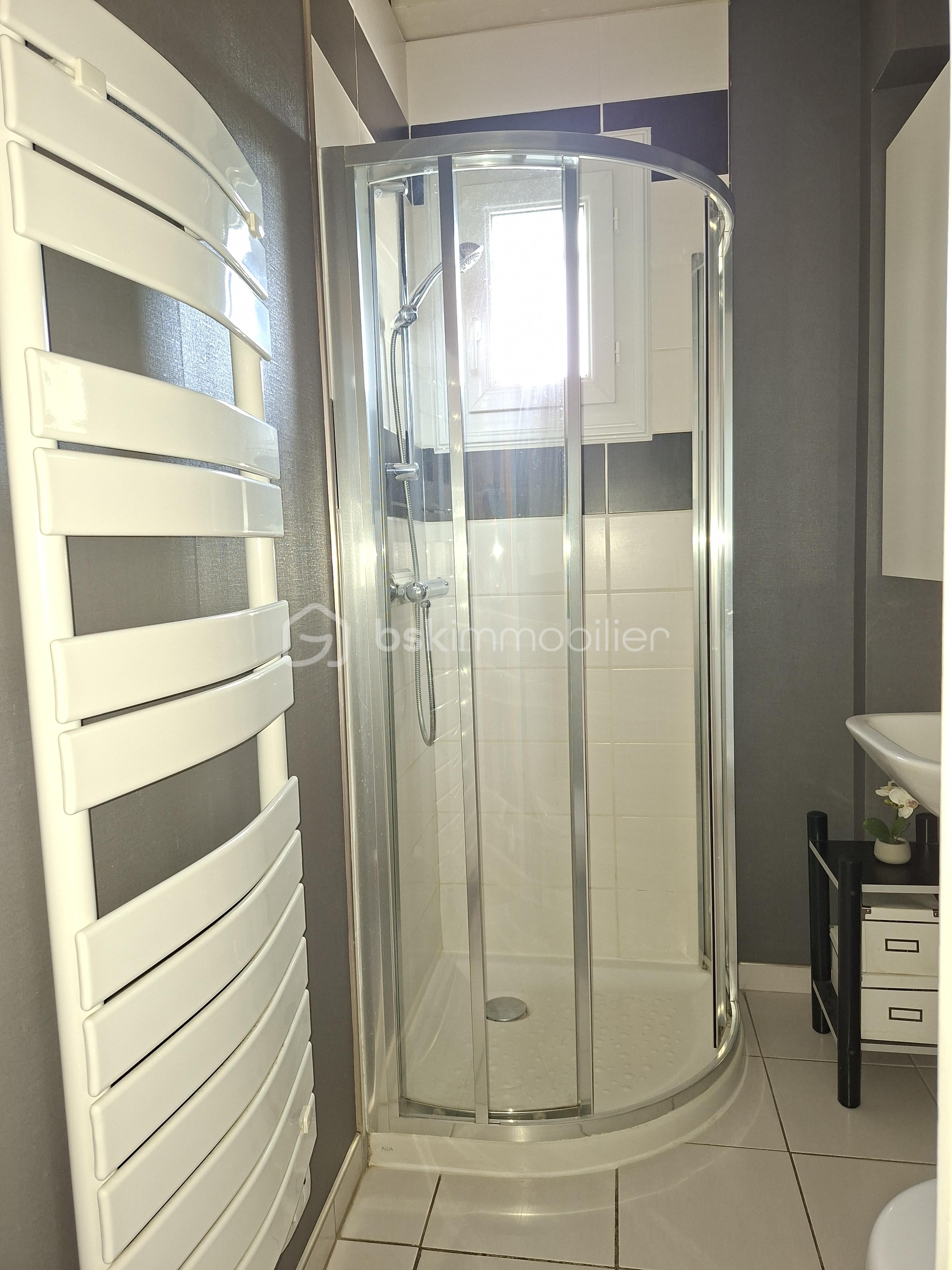 Maison traditionnelle de 128 m² - rdc salle d'eau avec wc 2.jpg