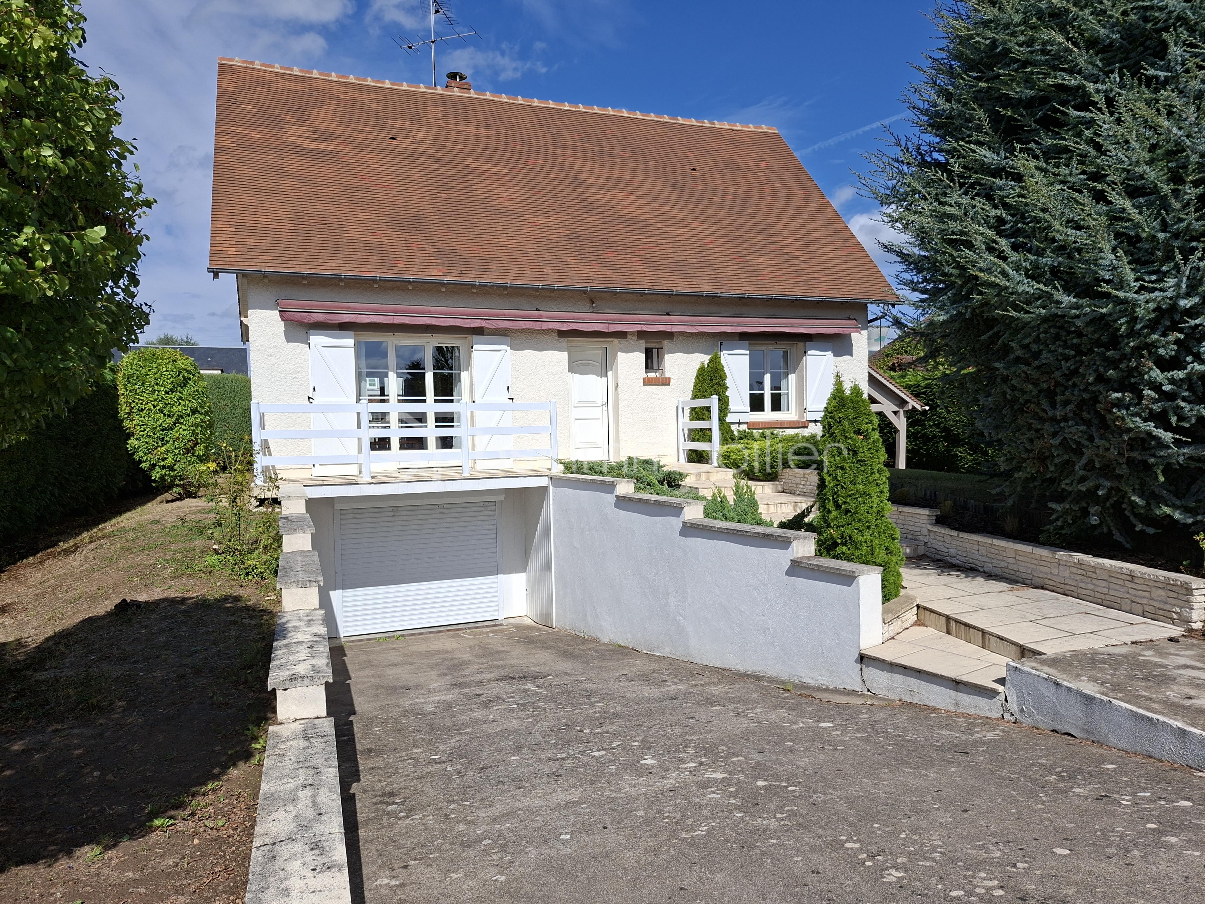 Maison traditionnelle de 128 m² - façade avant proche.jpg