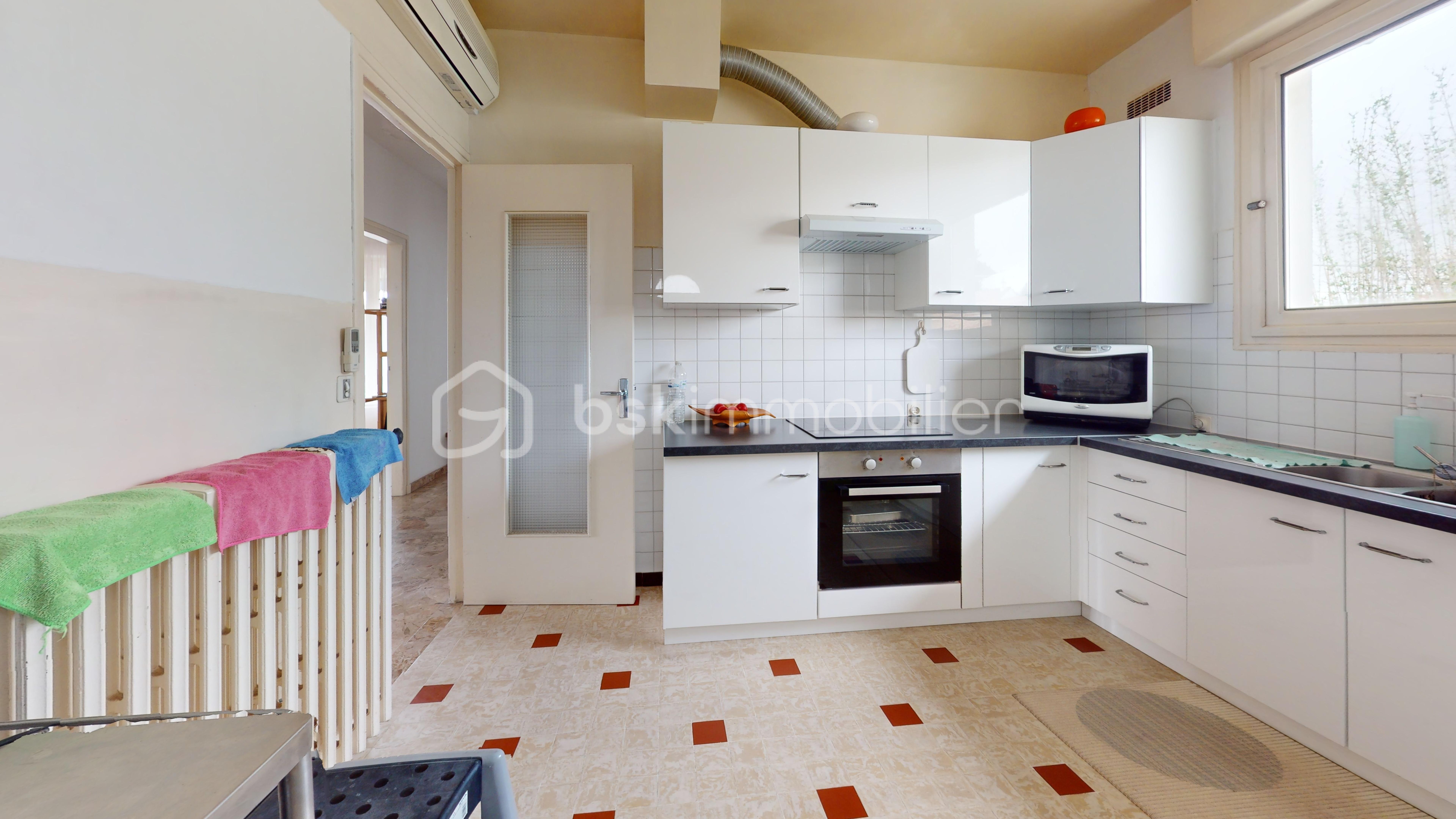 Maison-Amilly-3p-Kitchen.jpg