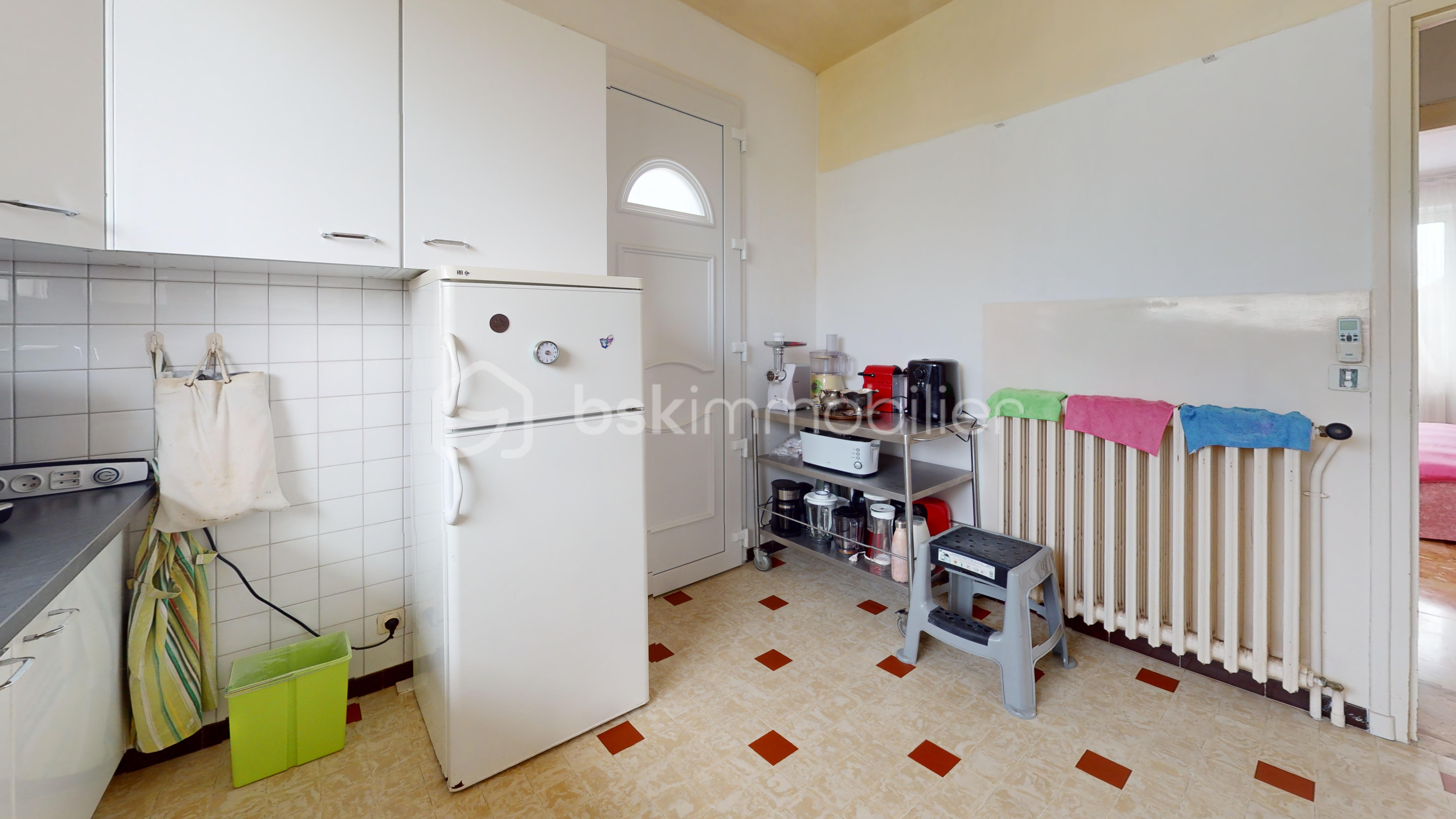 Maison-Amilly-3p-Kitchen 1.jpg