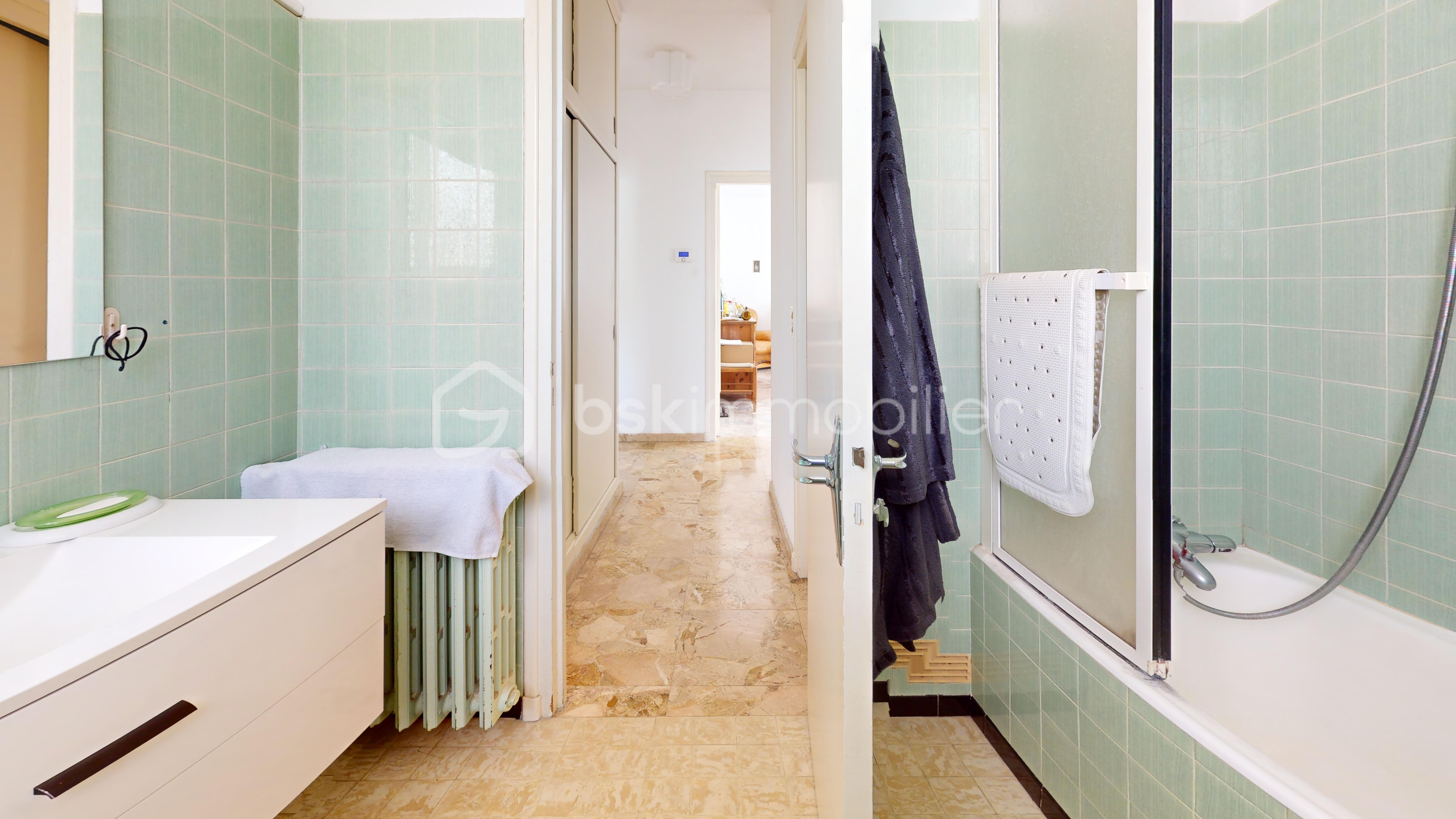 Maison-Amilly-3p-Bathroom.jpg