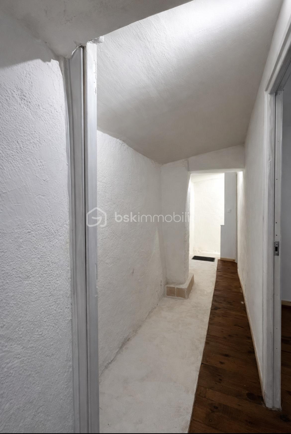 Maison en pierre de 100 m² - 1 couloir.jpg