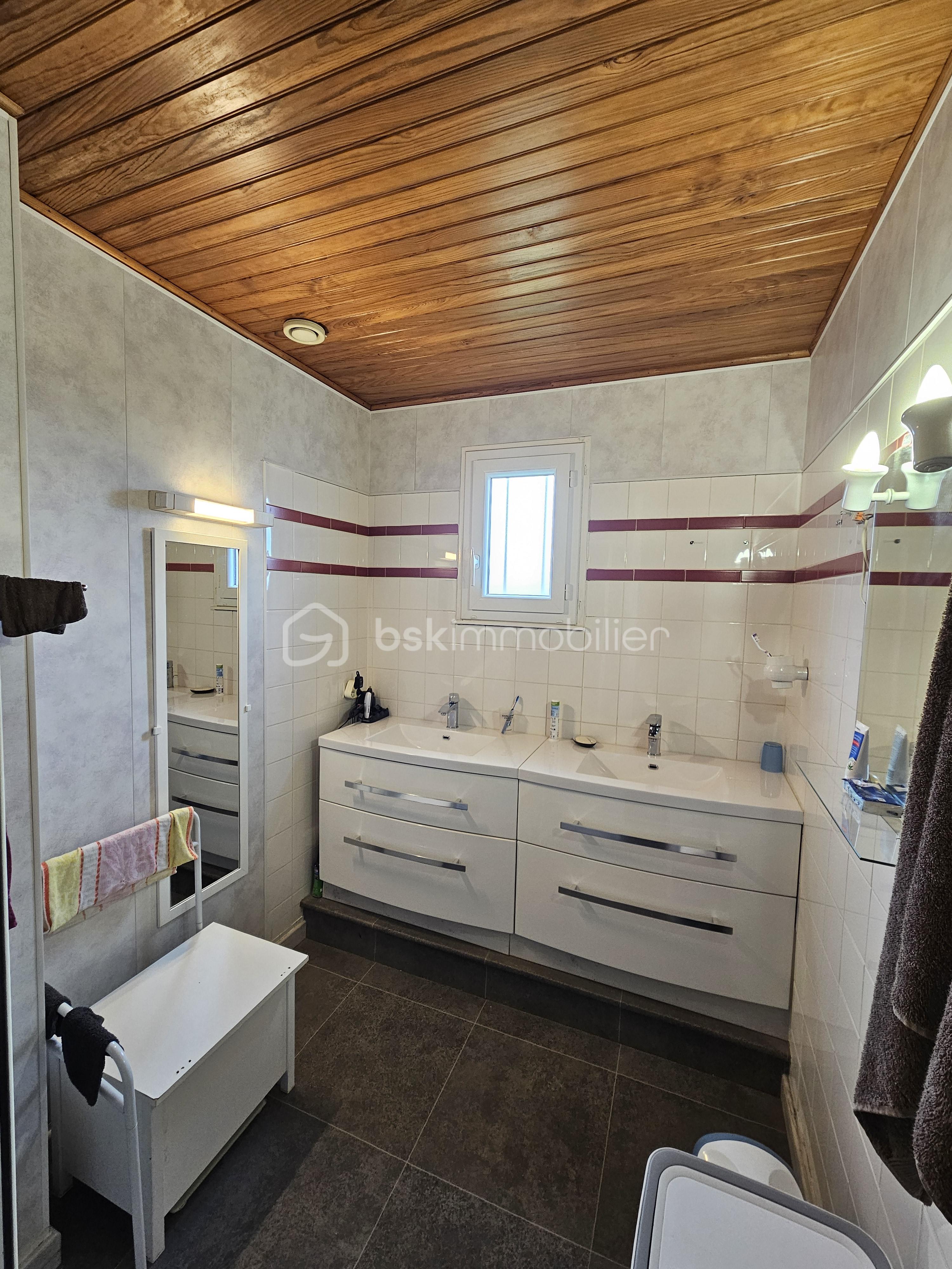 Maison traditionnelle de 105 m² - 1cp8AaIte8WCYVy0VuLmM1HhYWpVWgt1NctB64pK.jpg