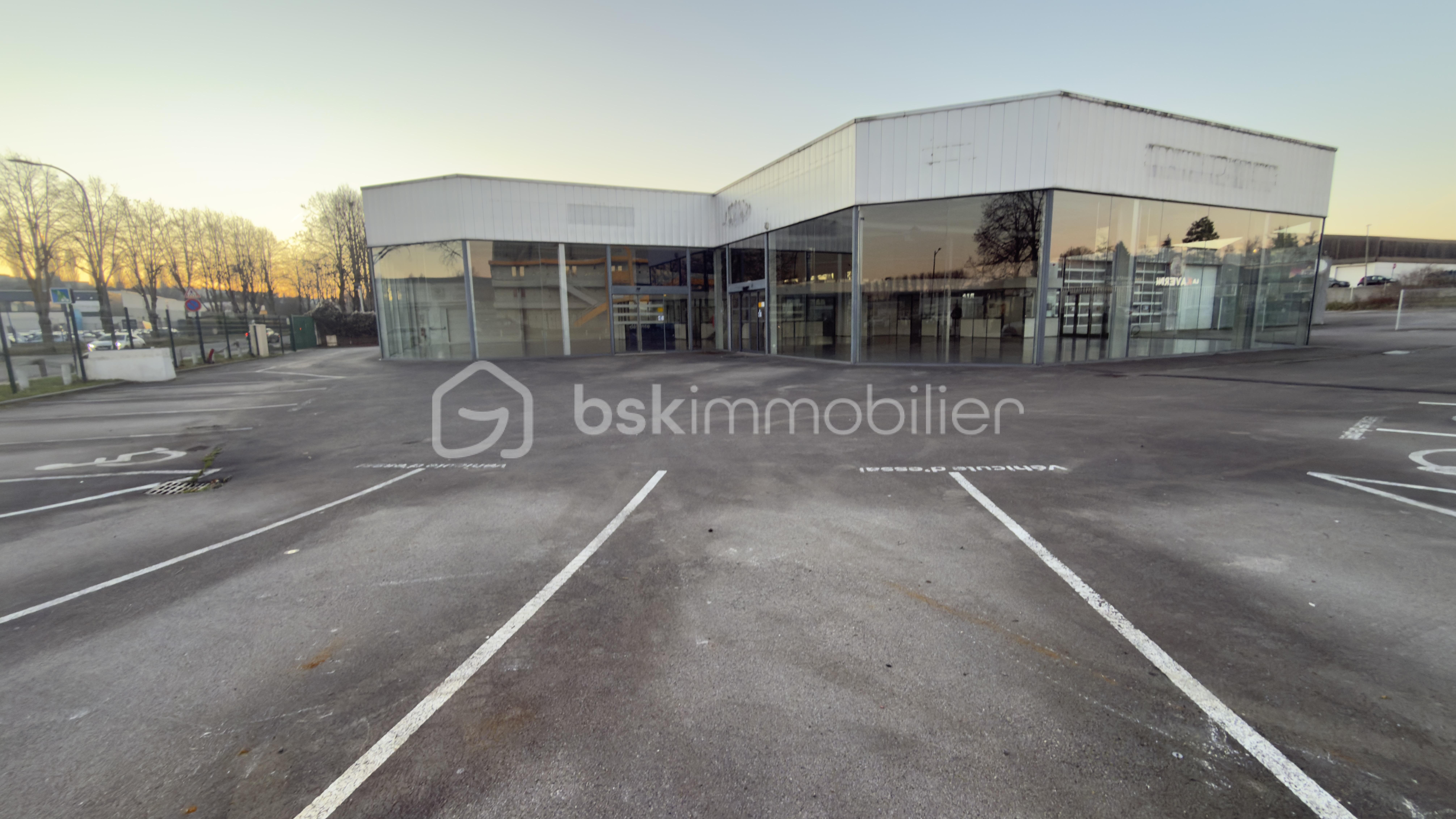 Local d'activités de 1 500 m² - IMG_2174.jpeg