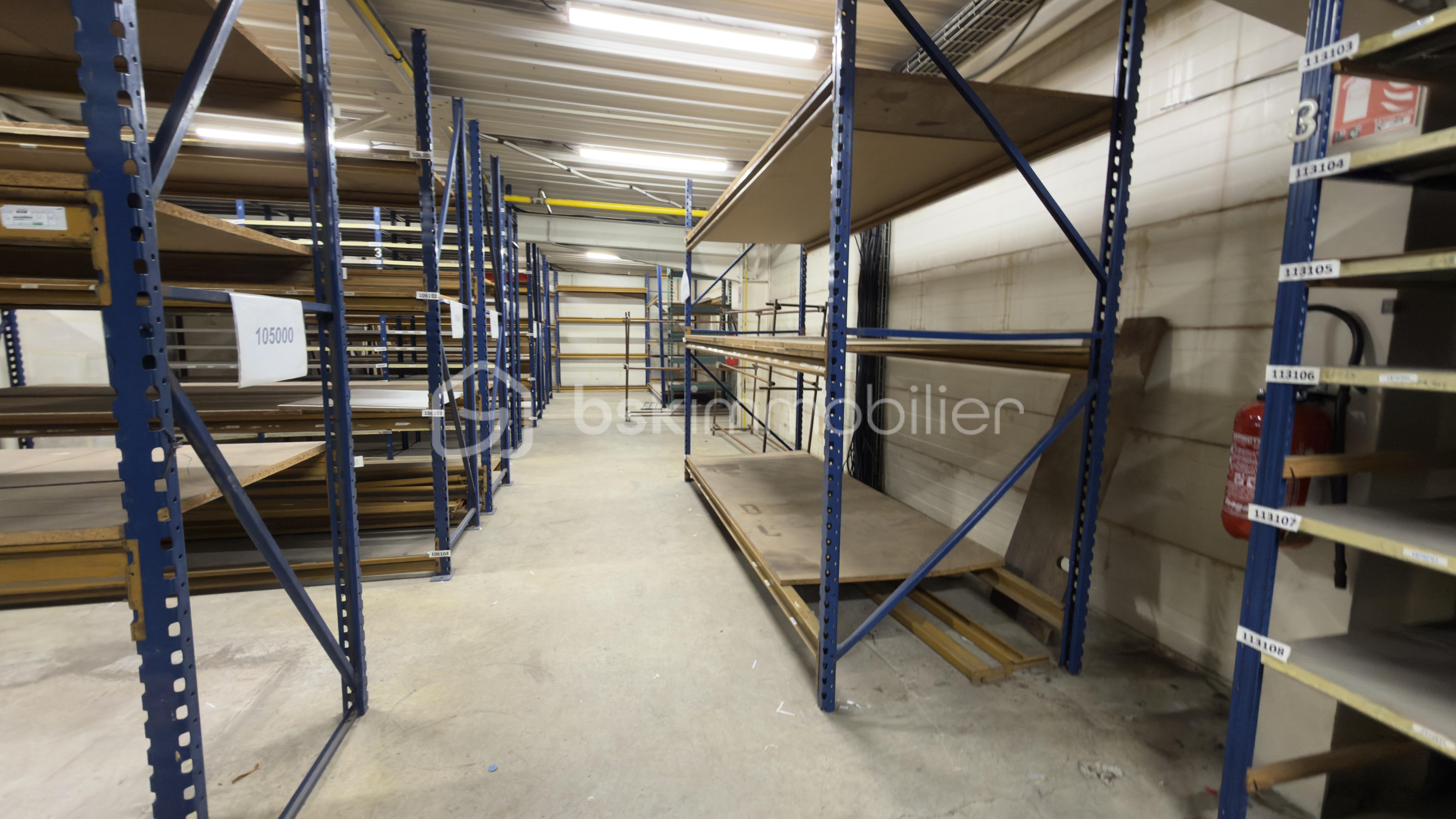 Local d'activités de 1 500 m² - IMG_2107.jpeg
