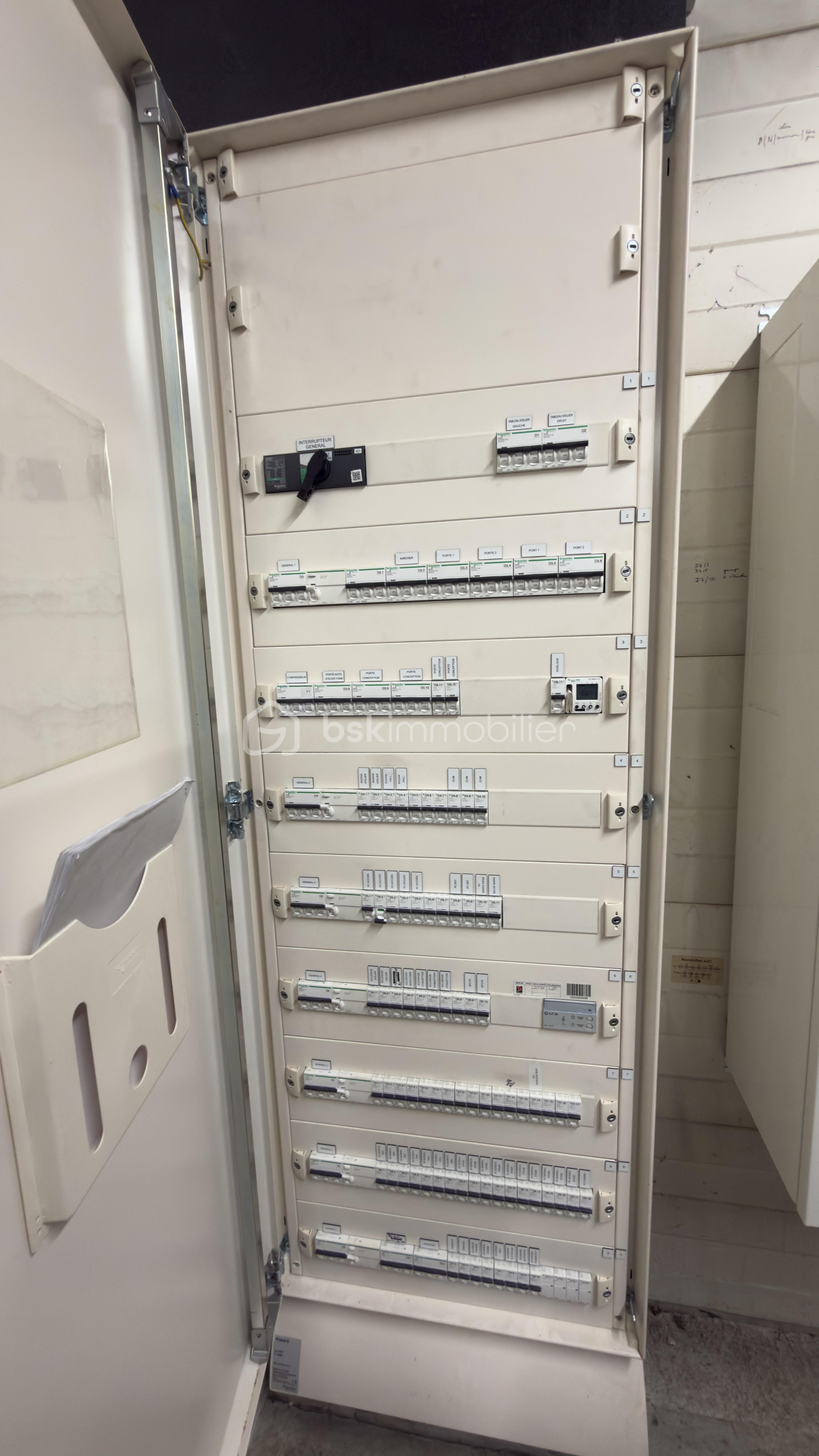 Local d'activités de 1 500 m² - IMG_2100.jpeg