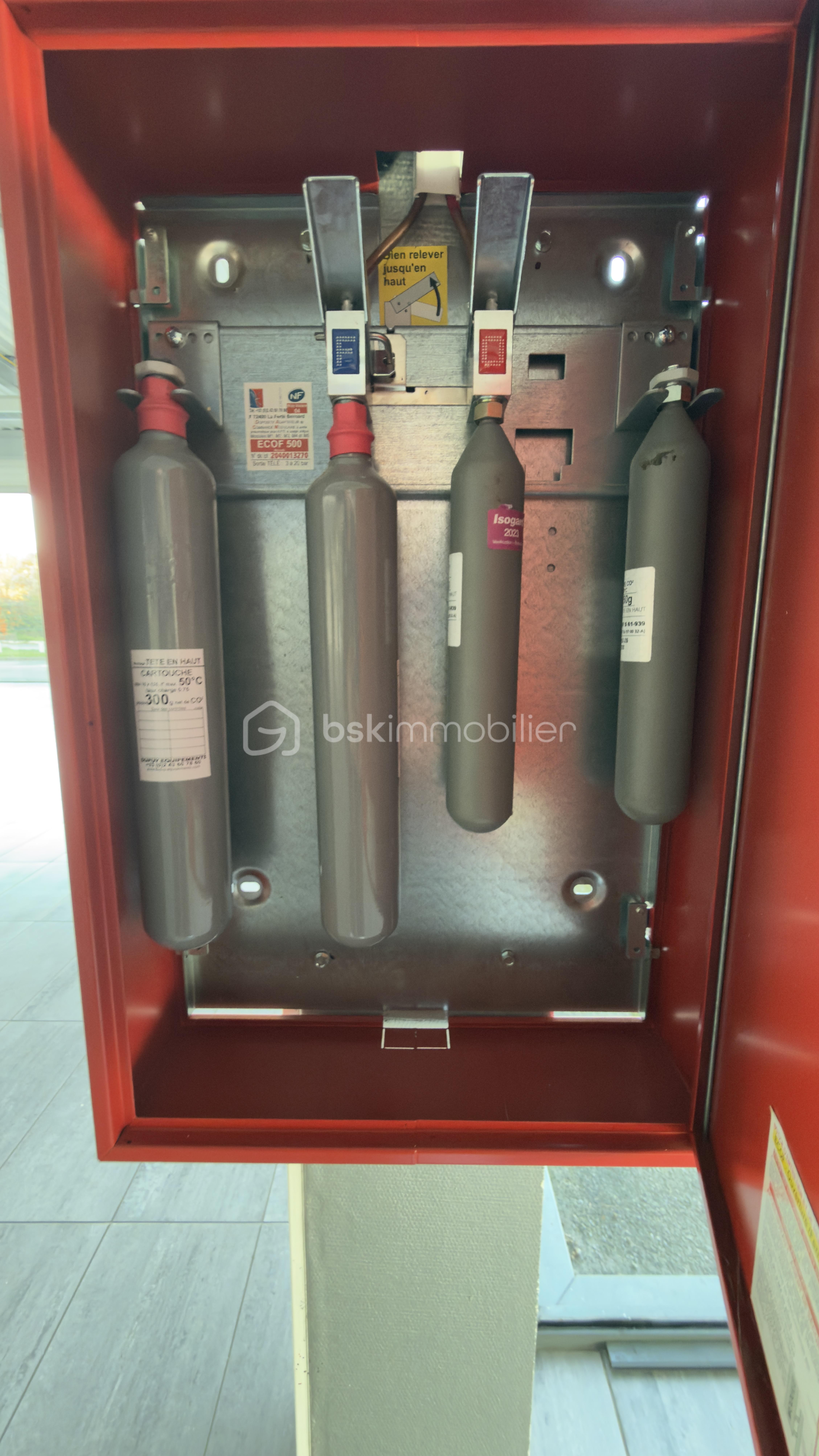 Local d'activités de 1 500 m² - IMG_2116.jpeg