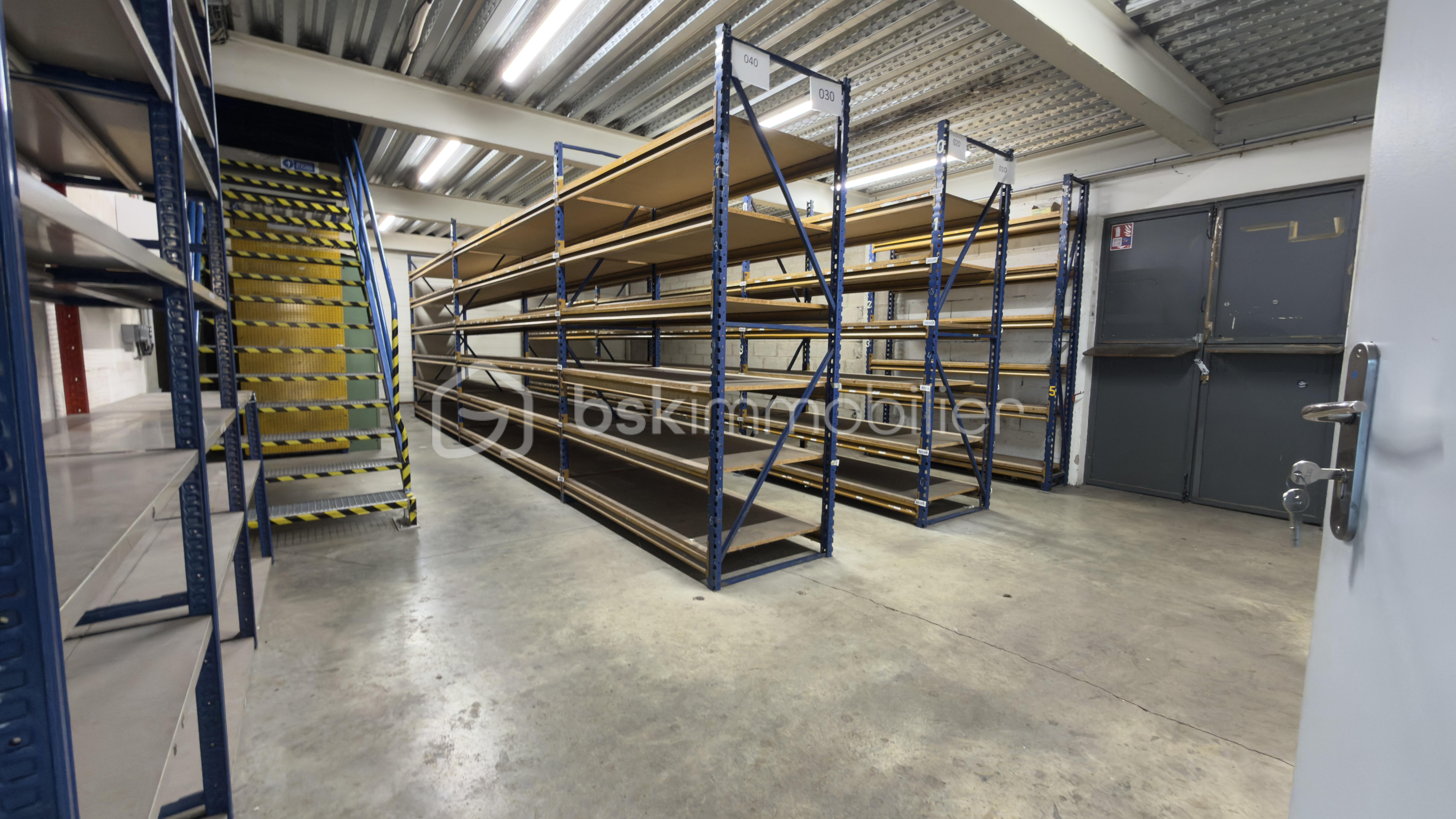 Local d'activités de 1 500 m² - IMG_2097.jpeg