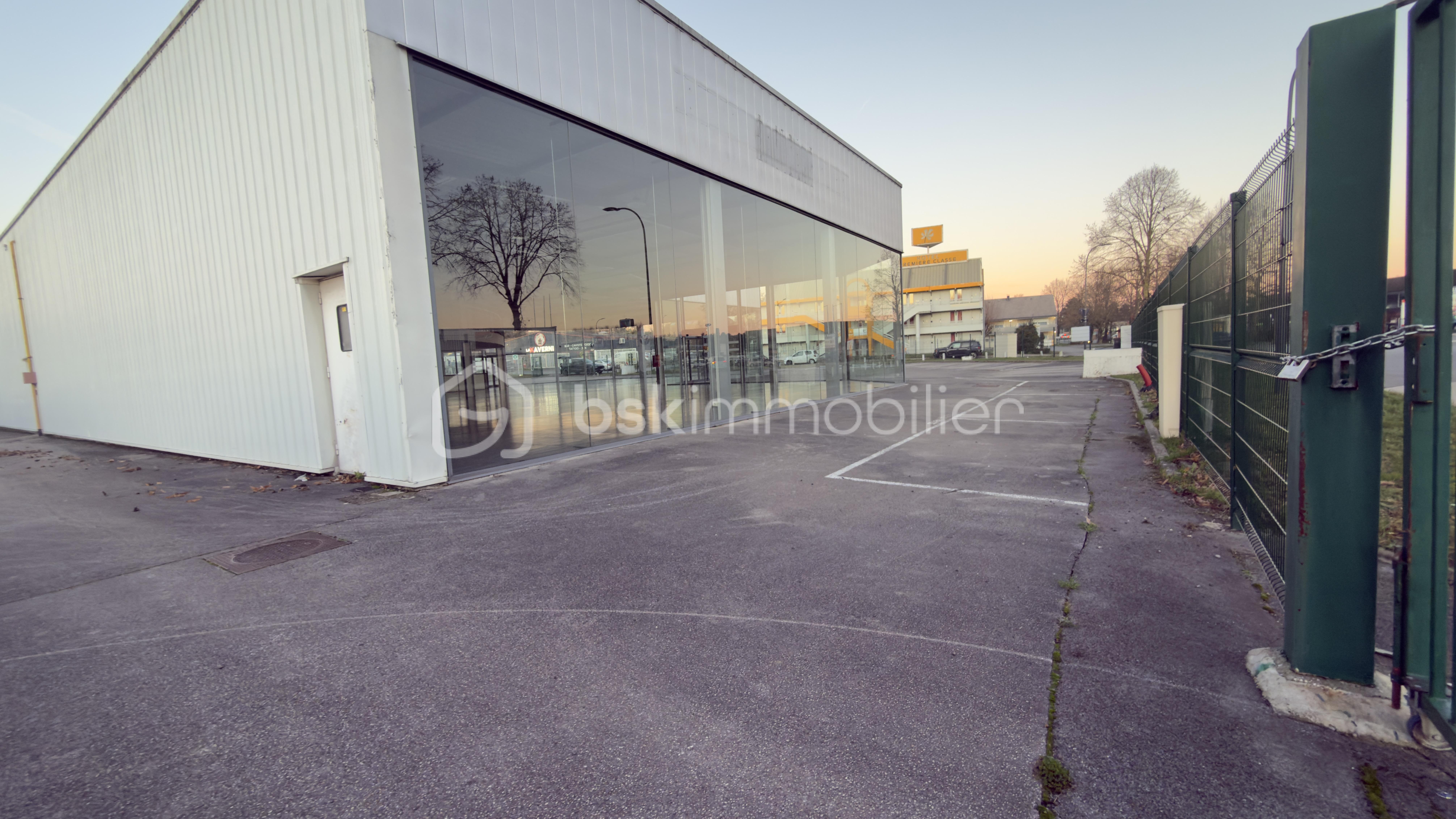 Local d'activités de 1 500 m² - IMG_2177.jpeg