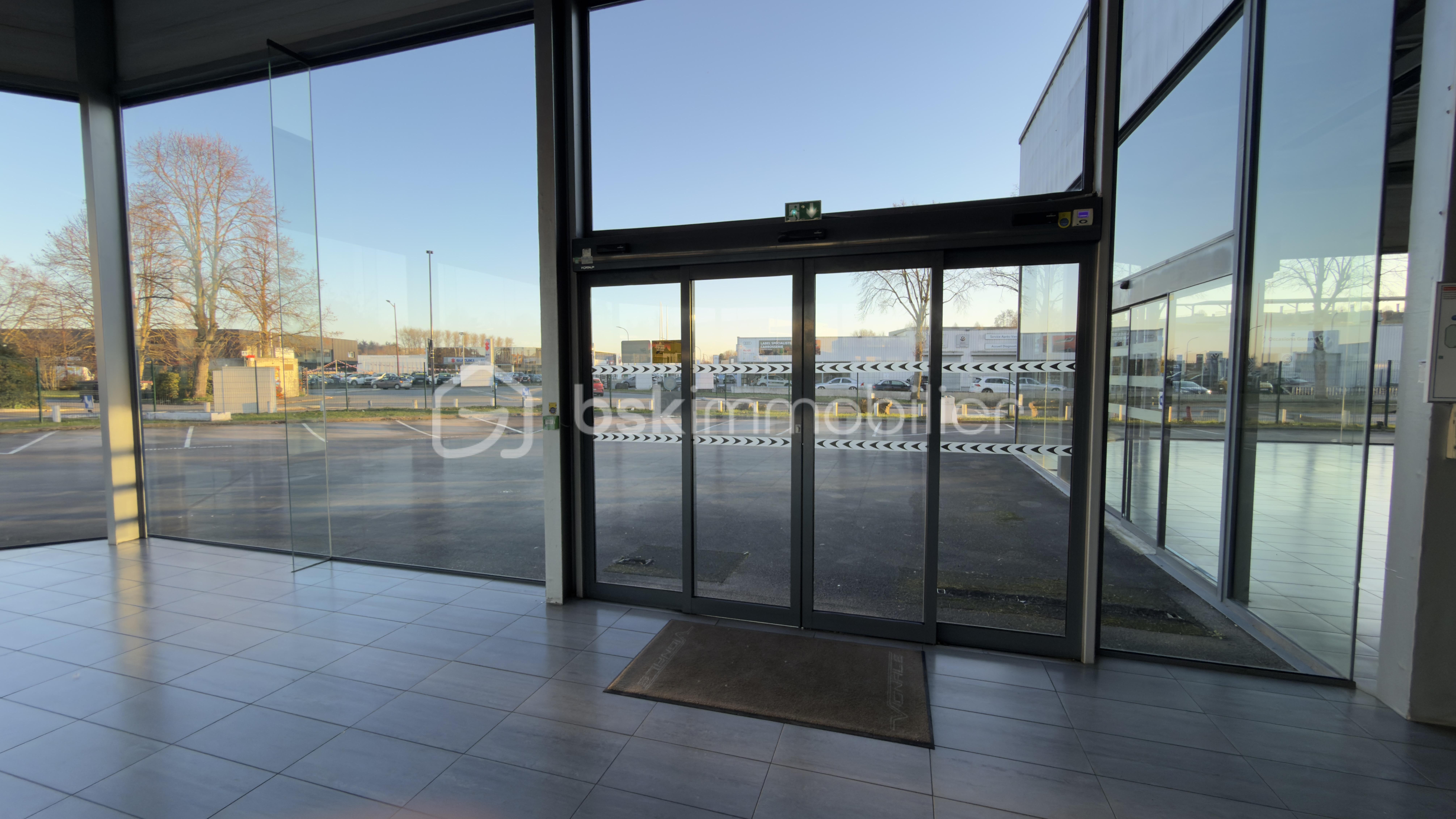 Local d'activités de 1 500 m² - IMG_2083.jpeg