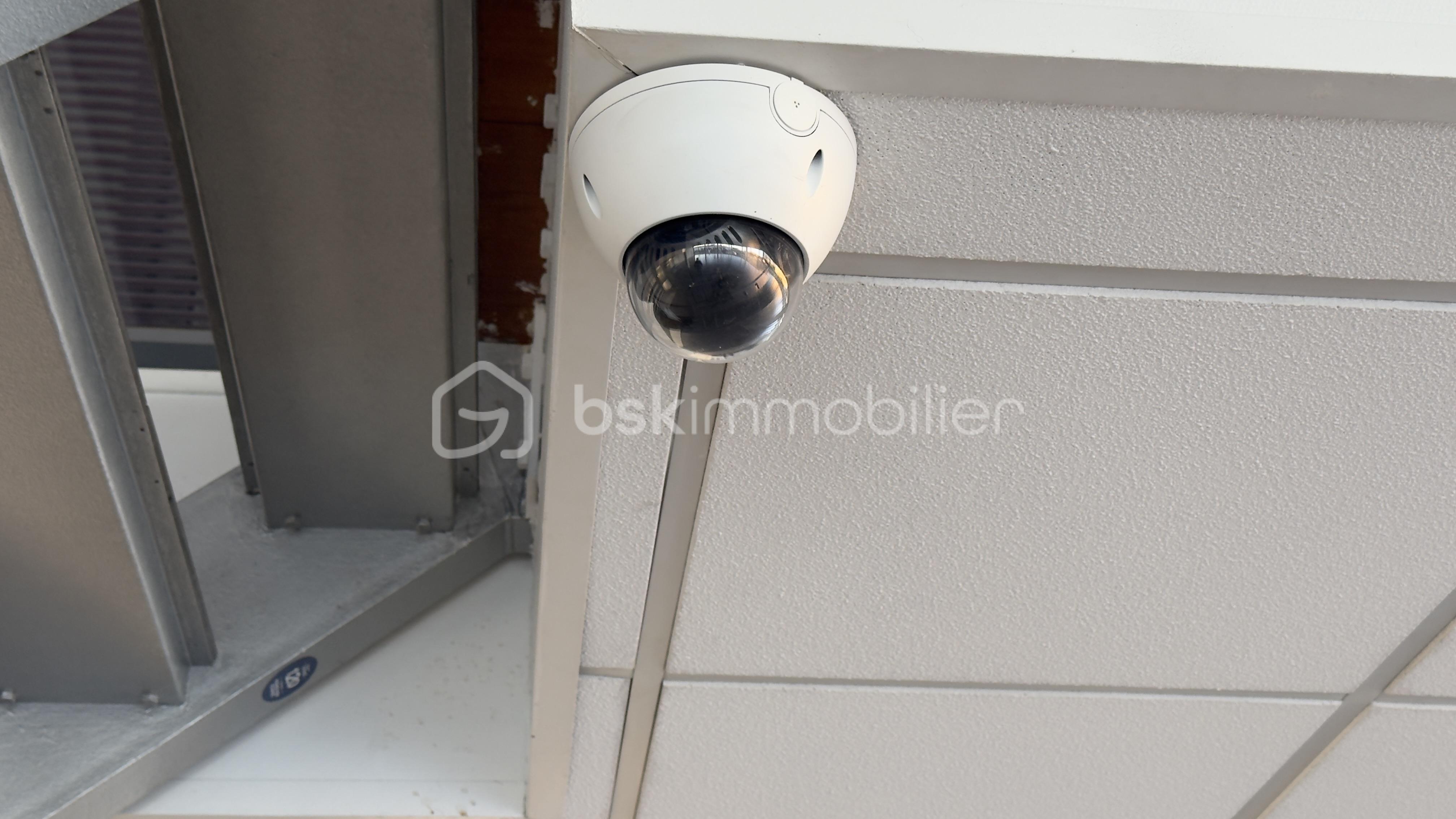 Local d'activités de 1 500 m² - IMG_2094.jpeg