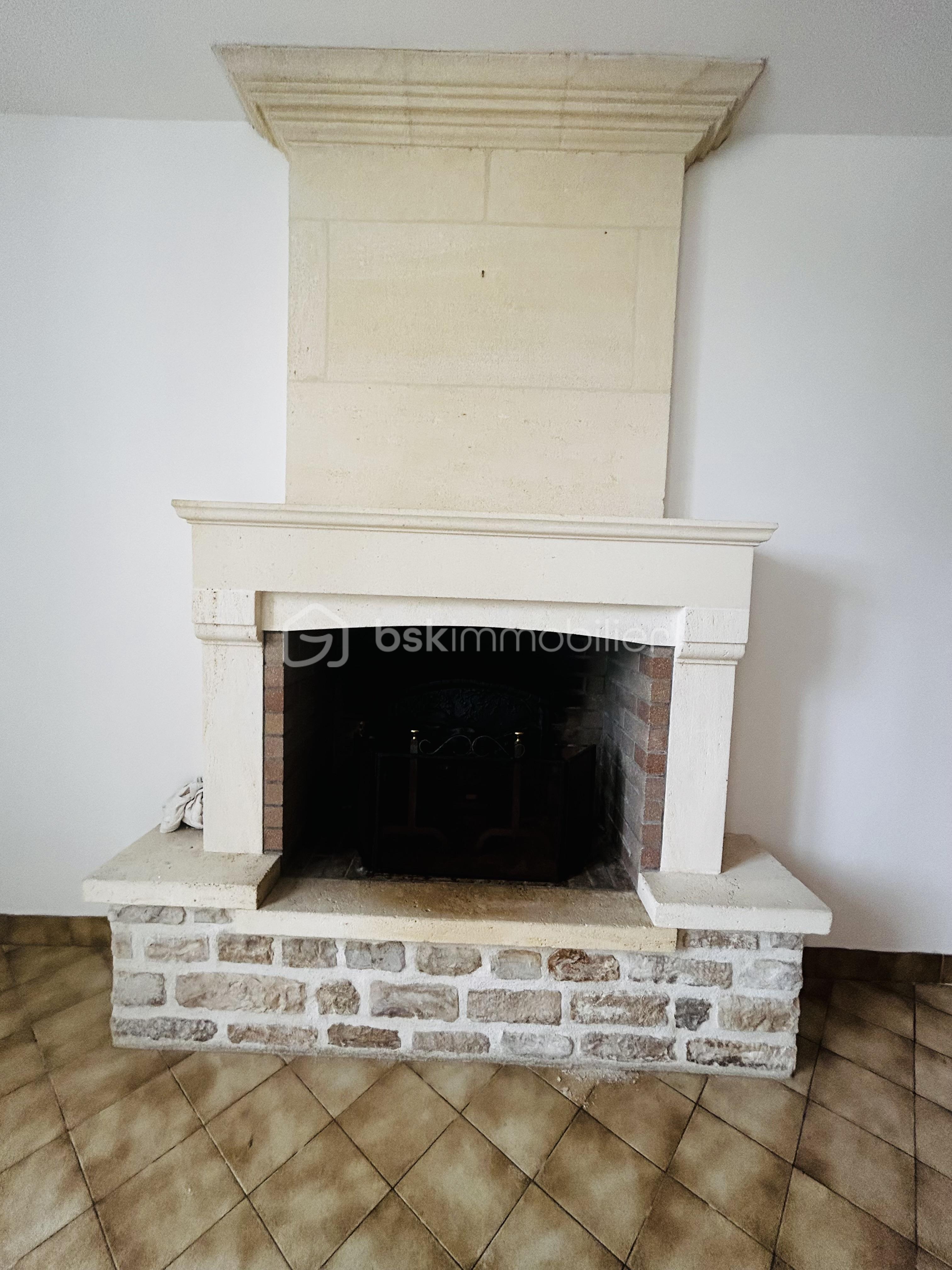 Demeure de 154 m² - Cheminée cuisine.jpg