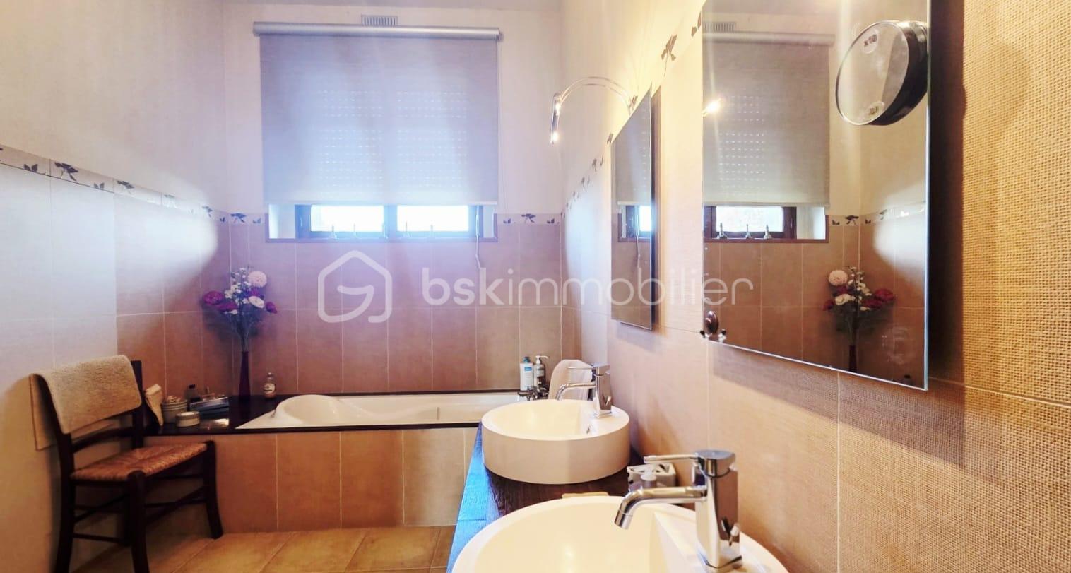 SALLE DE BAIN ETAGE 2.jpeg
