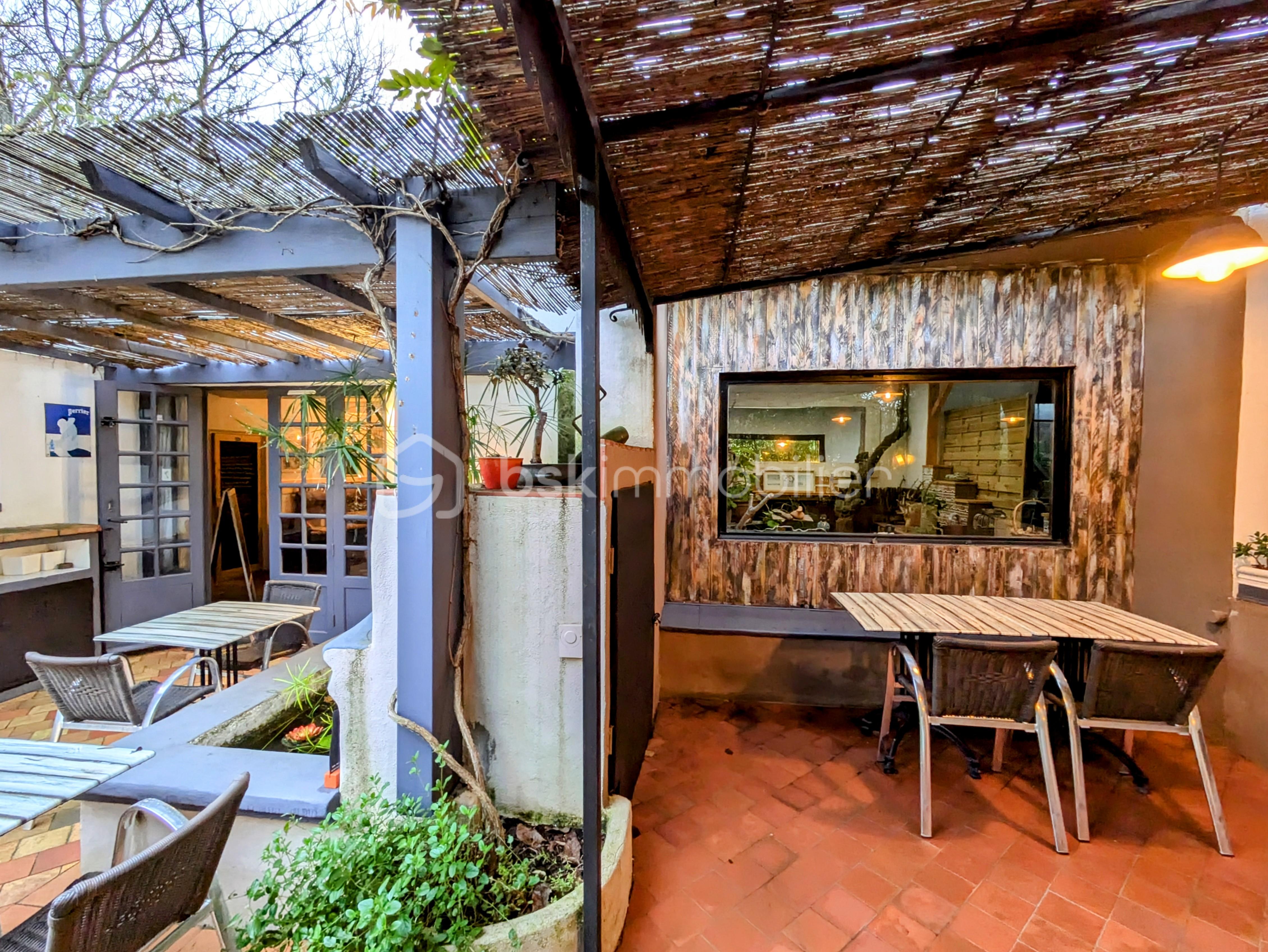 Fonds de commerce - PXL_20241106_160546952.RAW-01.COVER~2.jpg