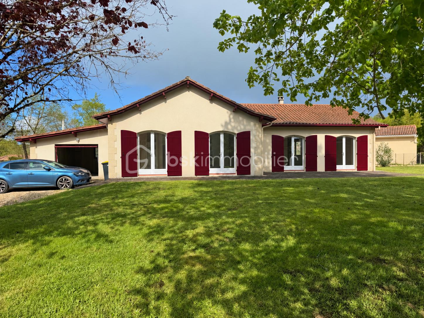 maison avec garage.png