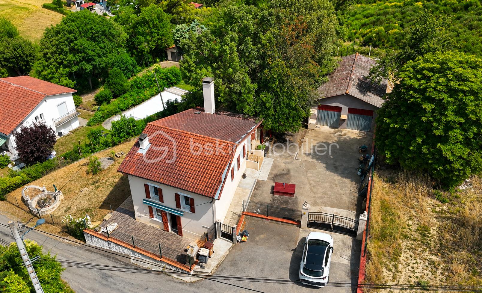drone recoupee et retouchée JPG.png