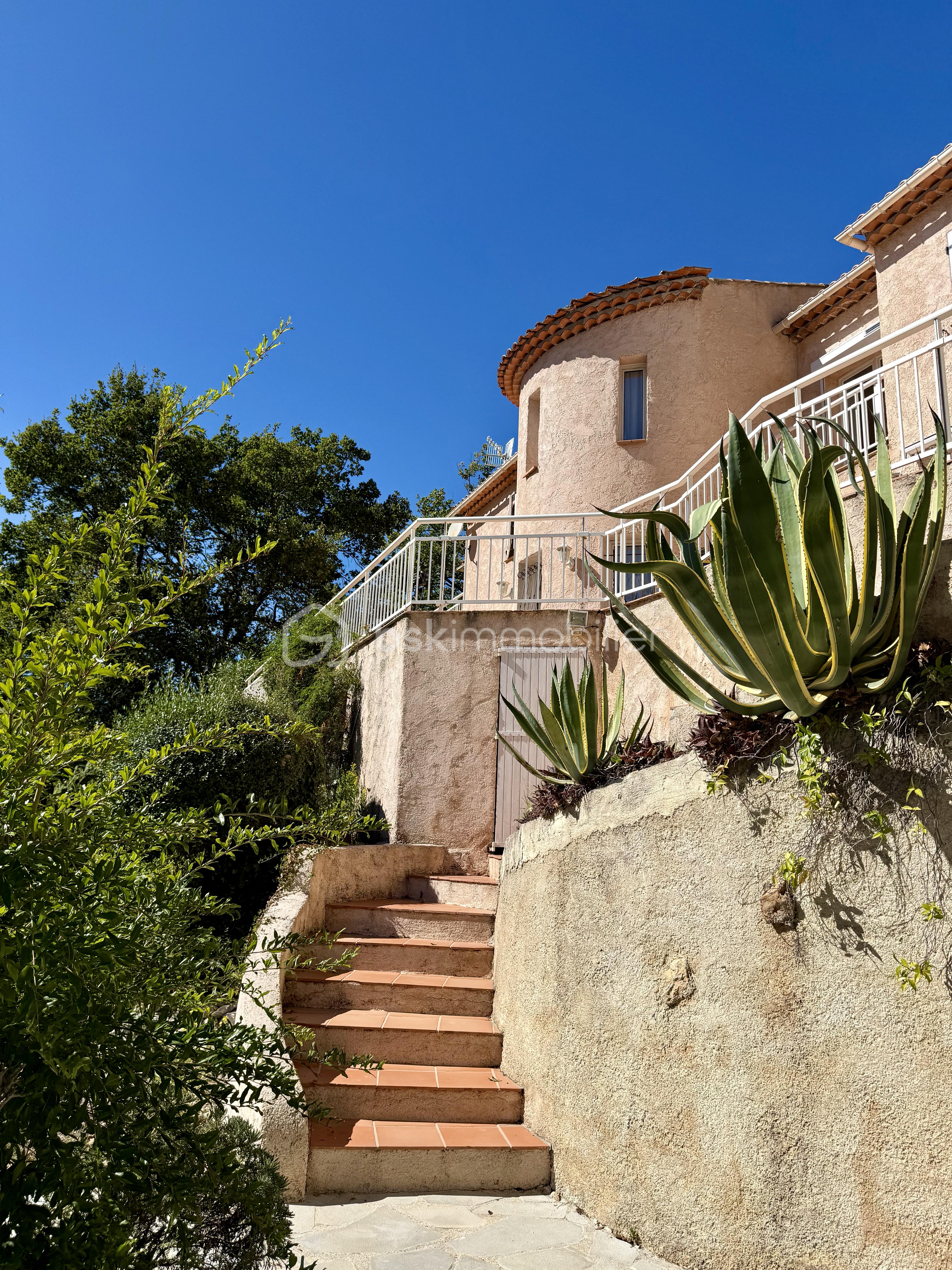Maison de 240 m² - tempImagezvZ459.png