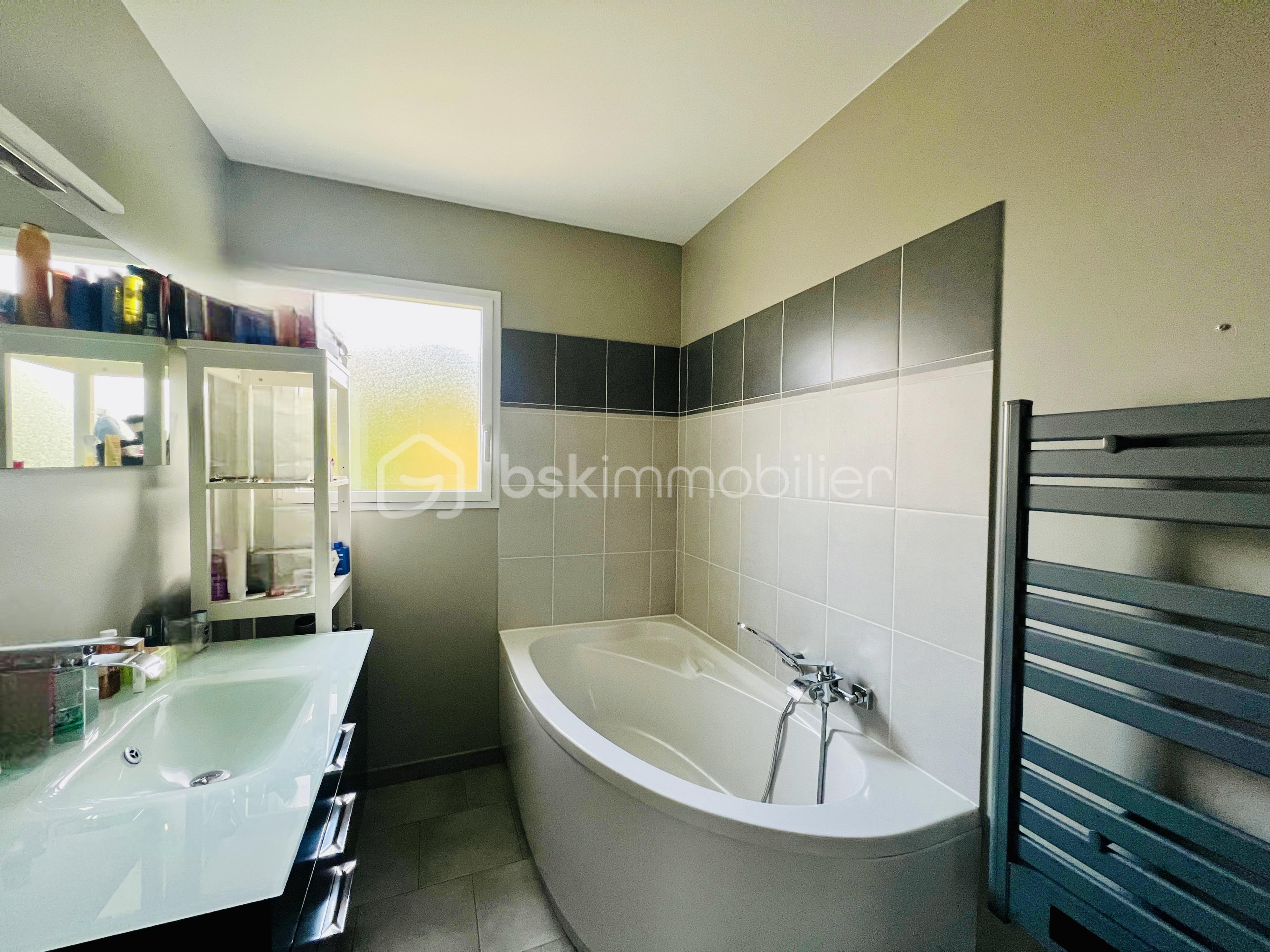 Pavillon de 193,38 m² - 01D78010-9FC1-4DD5-B73D-FF993B8AC0BC.jpg