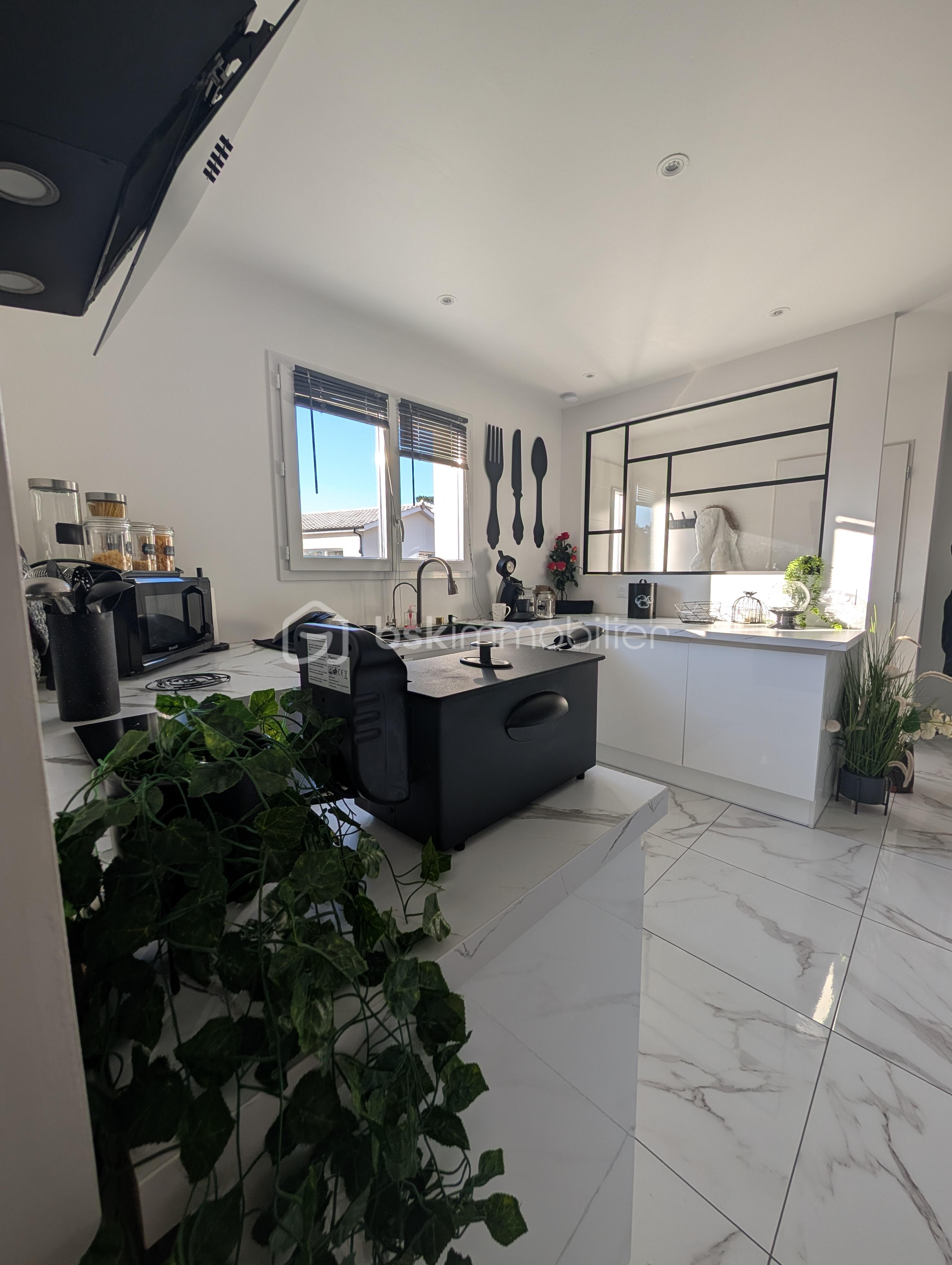 Maison contemporaine de 112 m² - PXL_20251015_155445709.jpg