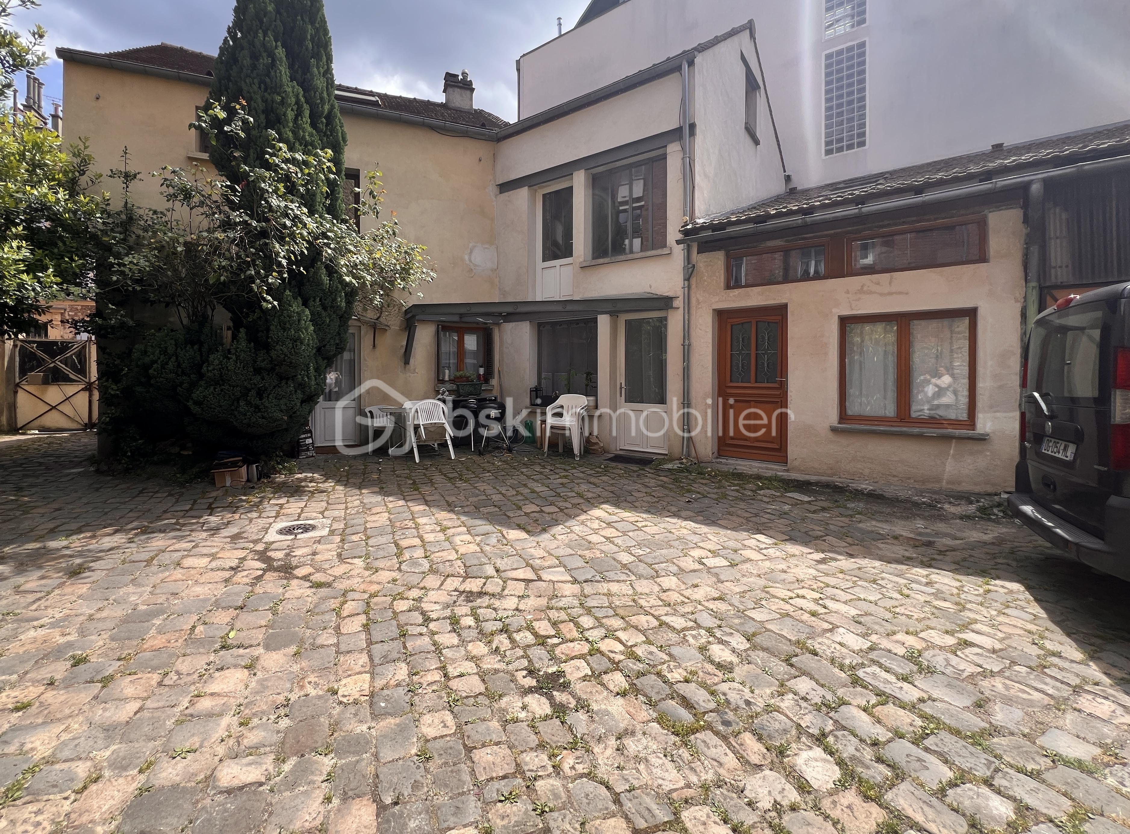 Maison 13 pièces 223 m² · à Versailles · 223 m² · 1 150 000 €