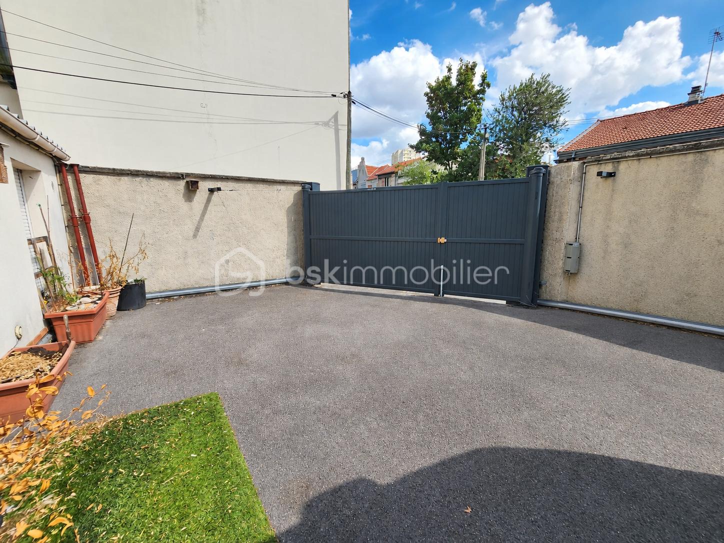 Local commercial 5 pièces 121 m² · à Montreuil · 121 m² · 459 000 €