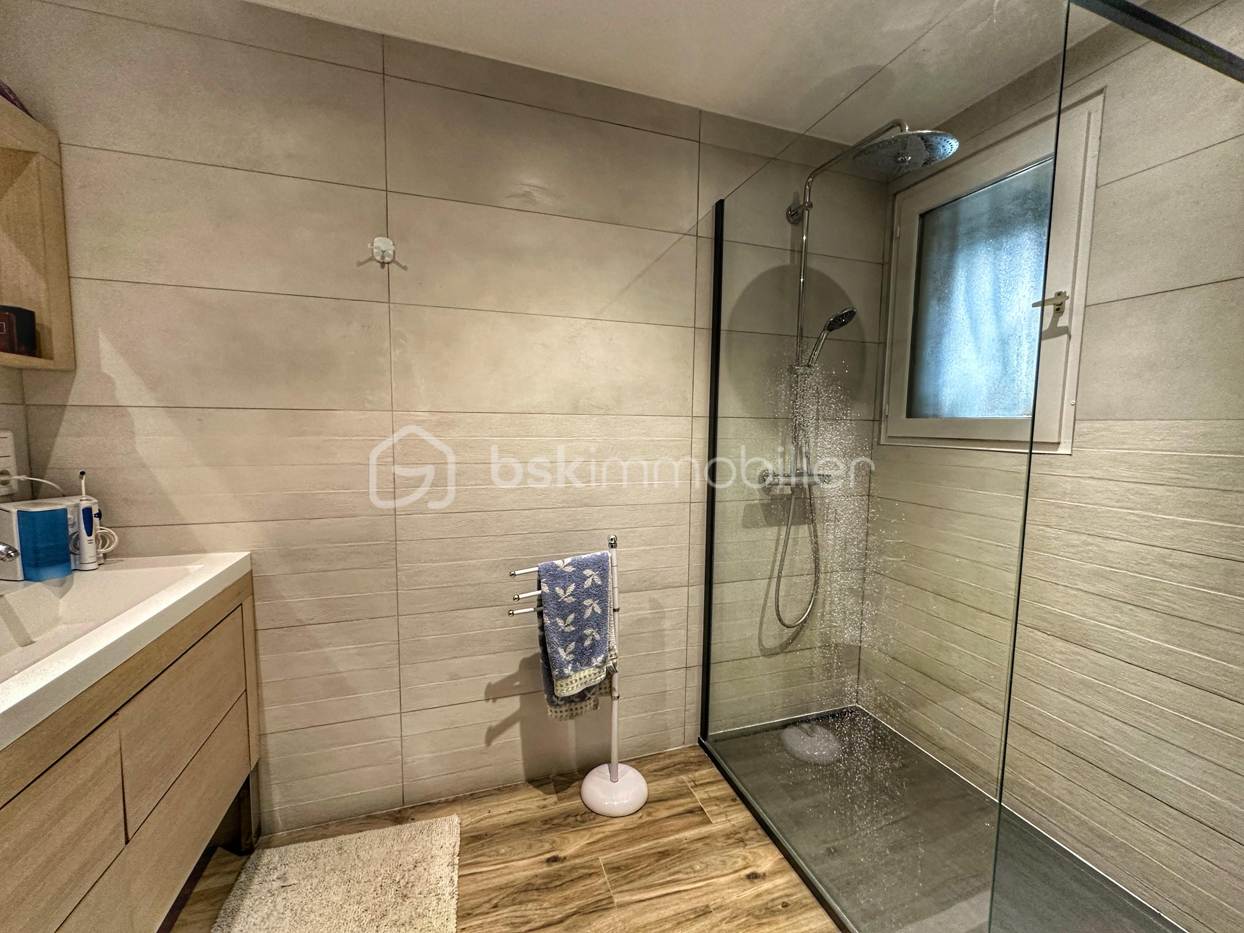 Maison de 97 m² - salle d'eau 1.jpg
