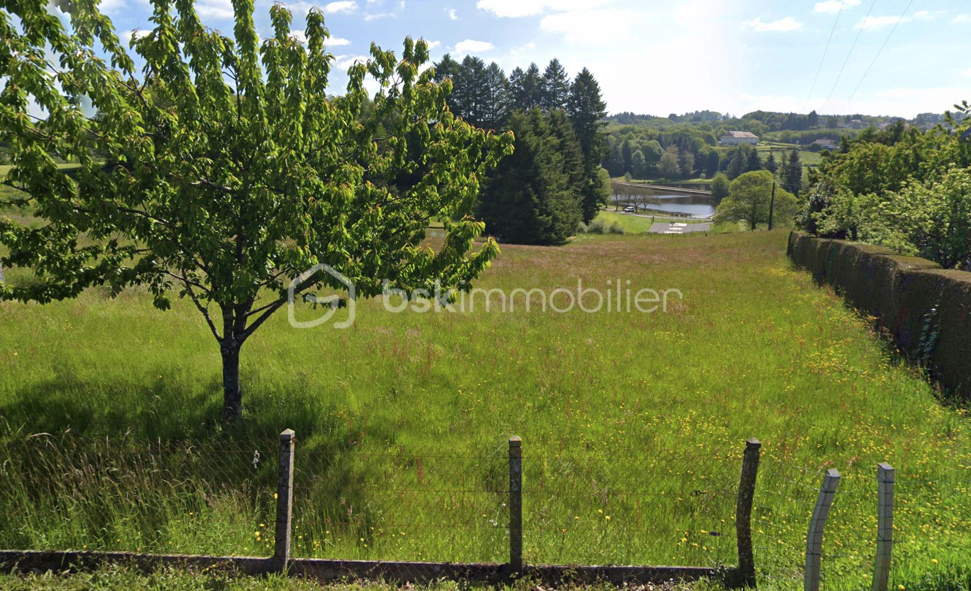 Terrain de 2 577 m²