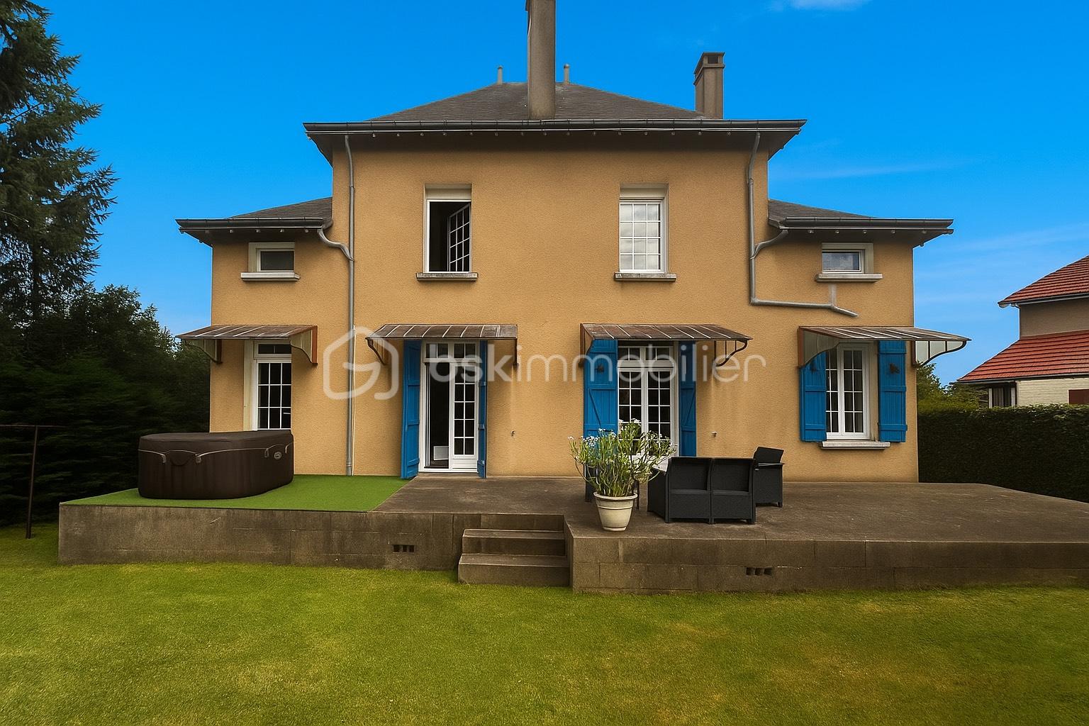 Maison de ville de 182 m² - Façade Civray.png